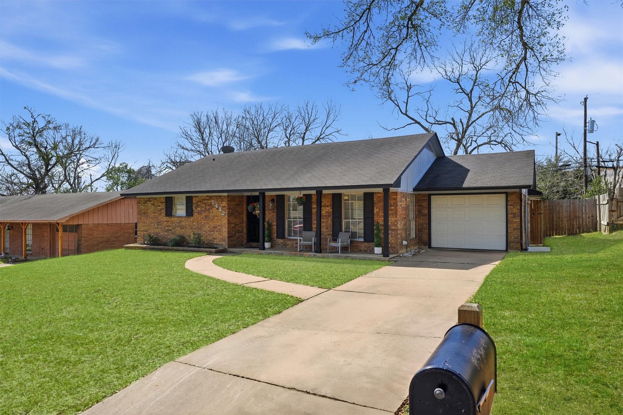 2412 Airline Drive Property Photo 2