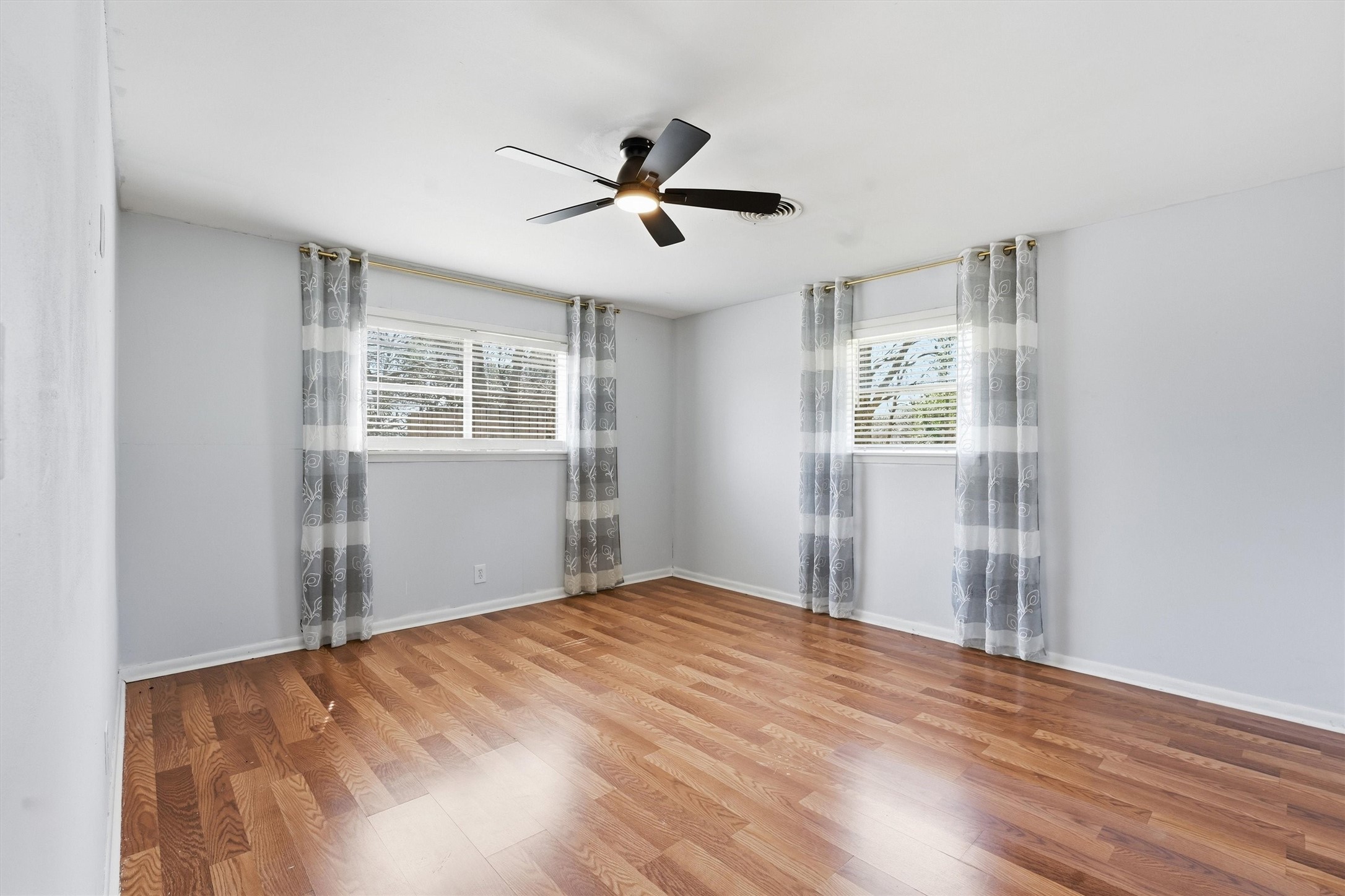 2412 Airline Drive Property Photo 15