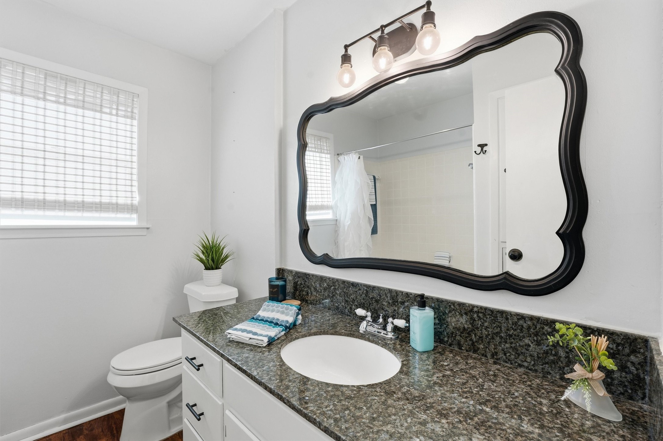 2412 Airline Drive Property Photo 18