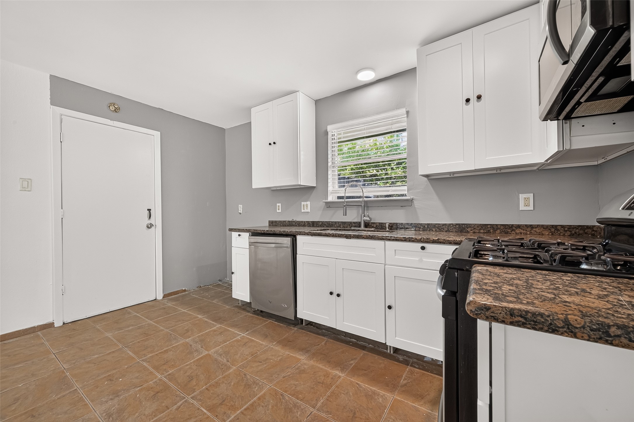 10814 Parkland Woods Drive Property Photo 6