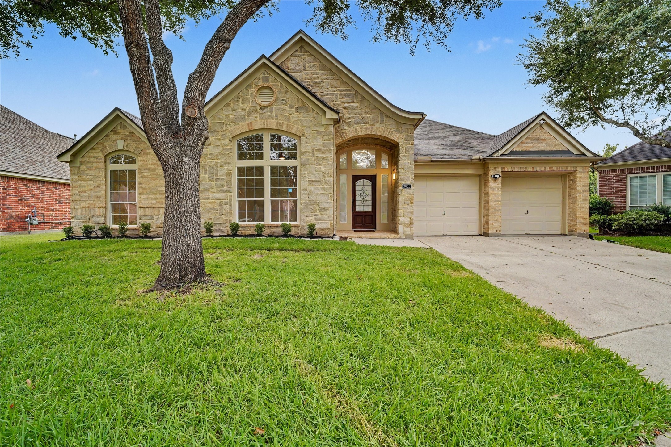 2905 Summer Cape Court Property Photo 1