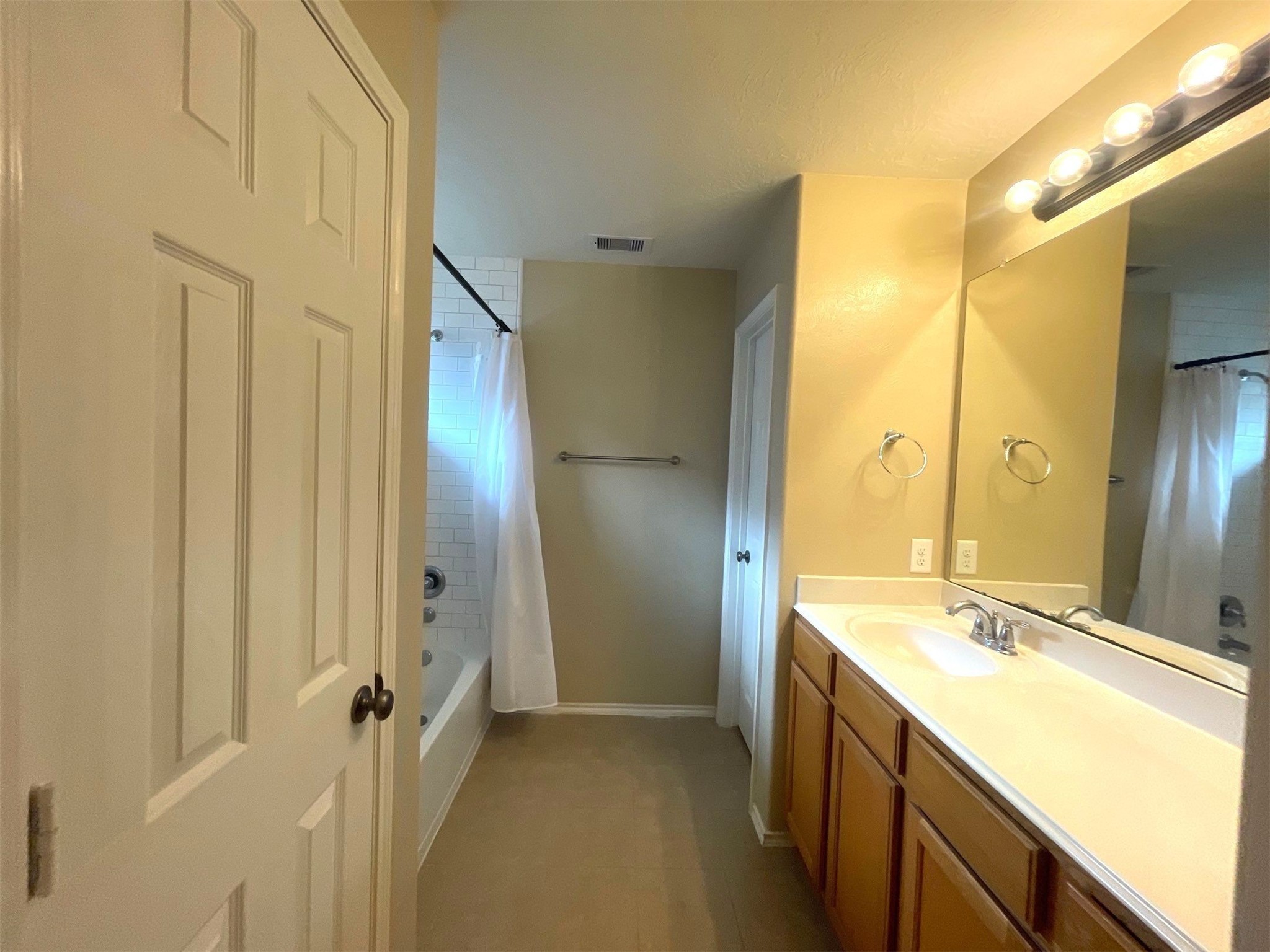 20130 Breezy Oak Court Property Photo 7