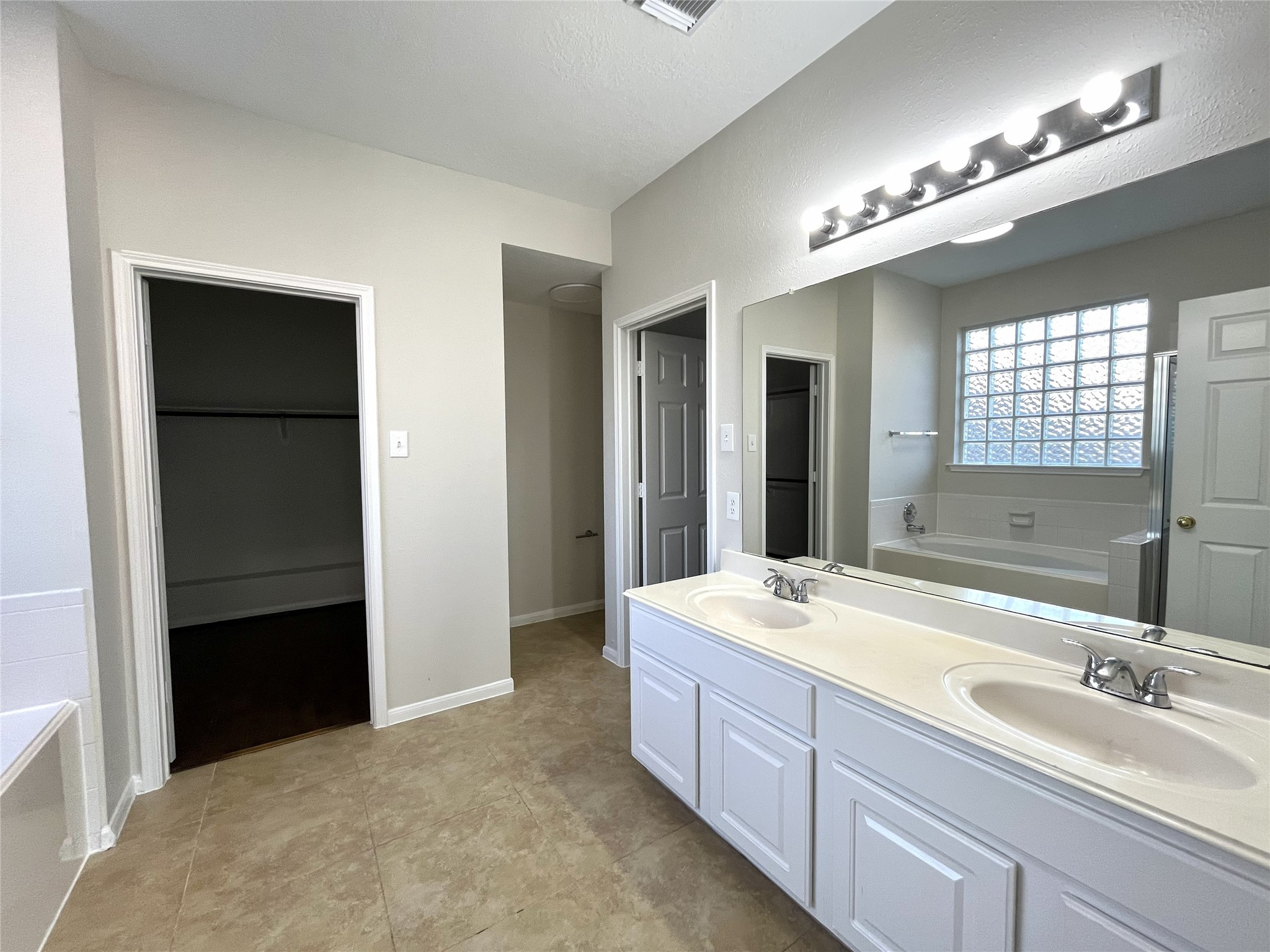 3847 Landon Park Drive Property Photo 12