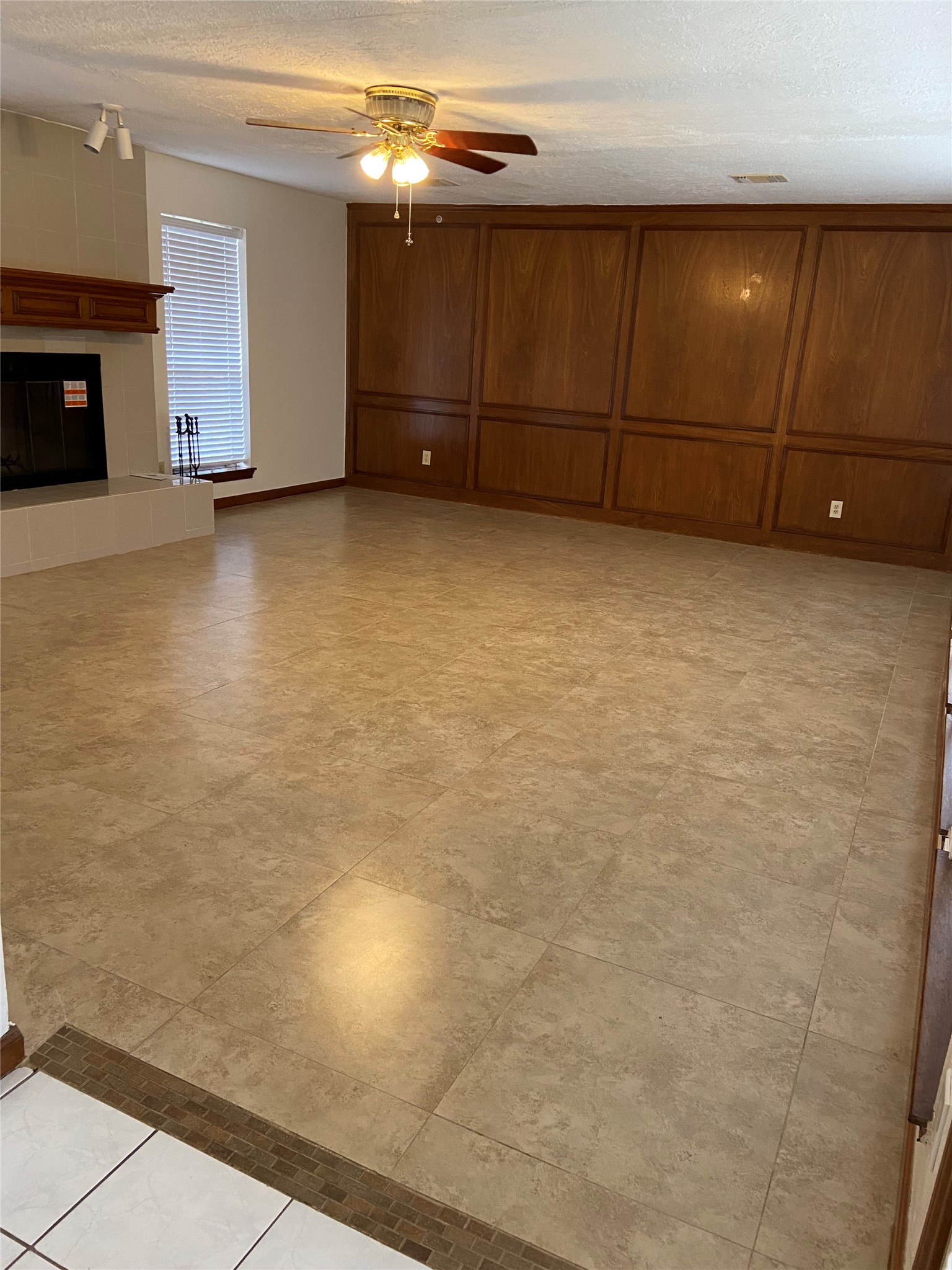 14802 Sagamore Hills Drive Property Photo 4