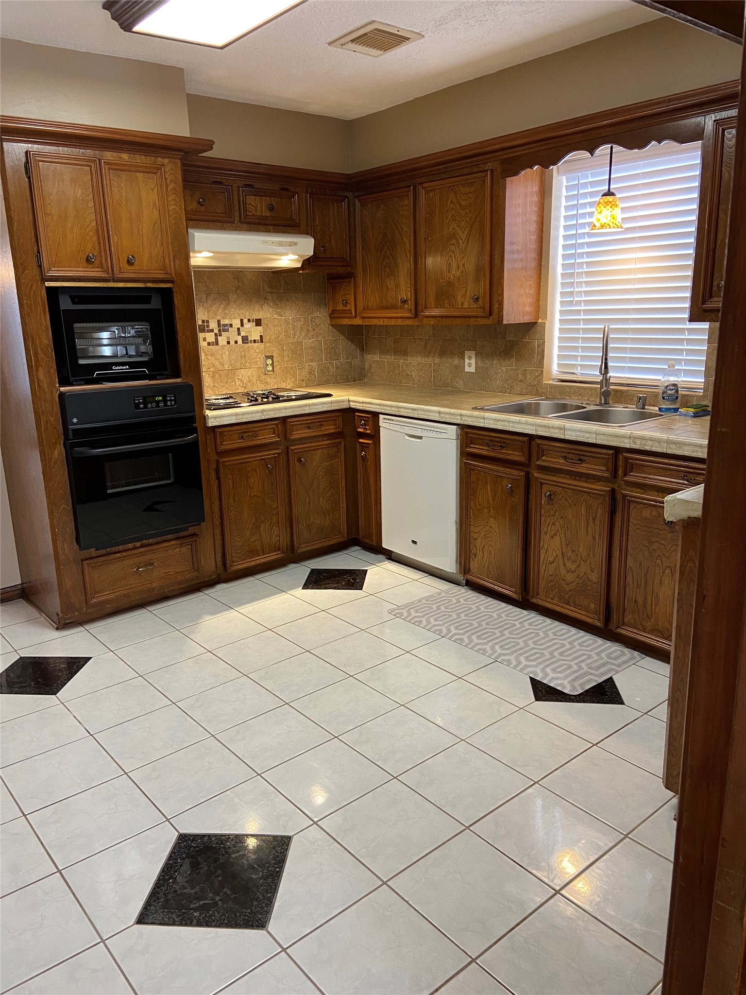 14802 Sagamore Hills Drive Property Photo 8