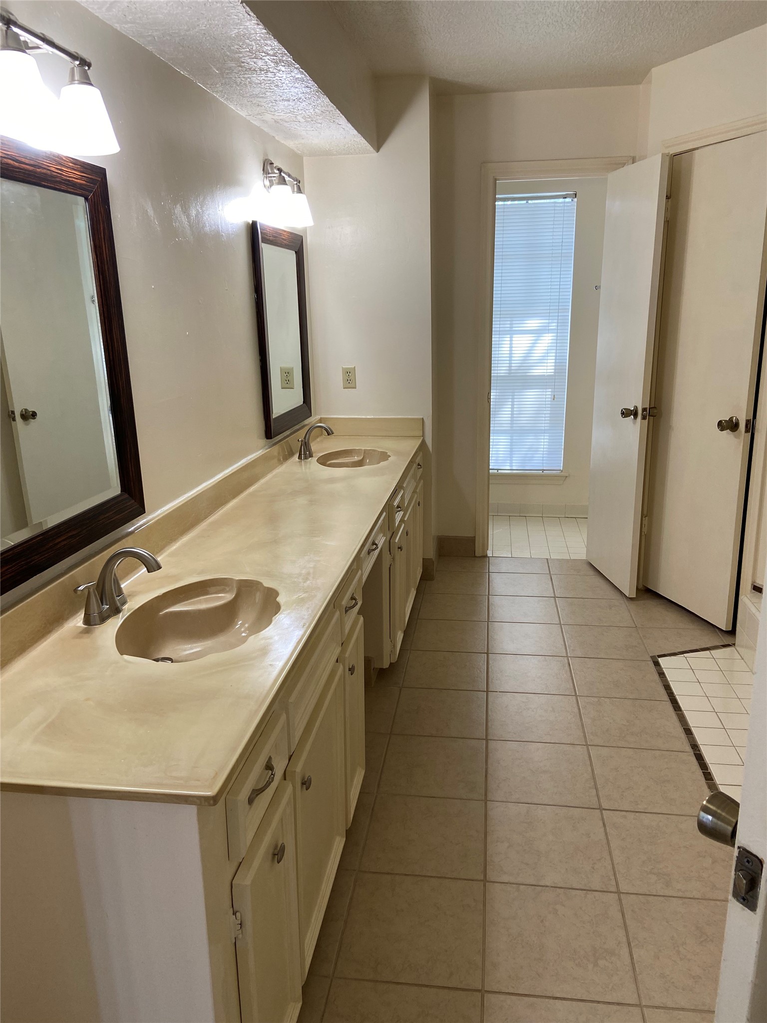 14802 Sagamore Hills Drive Property Photo 14