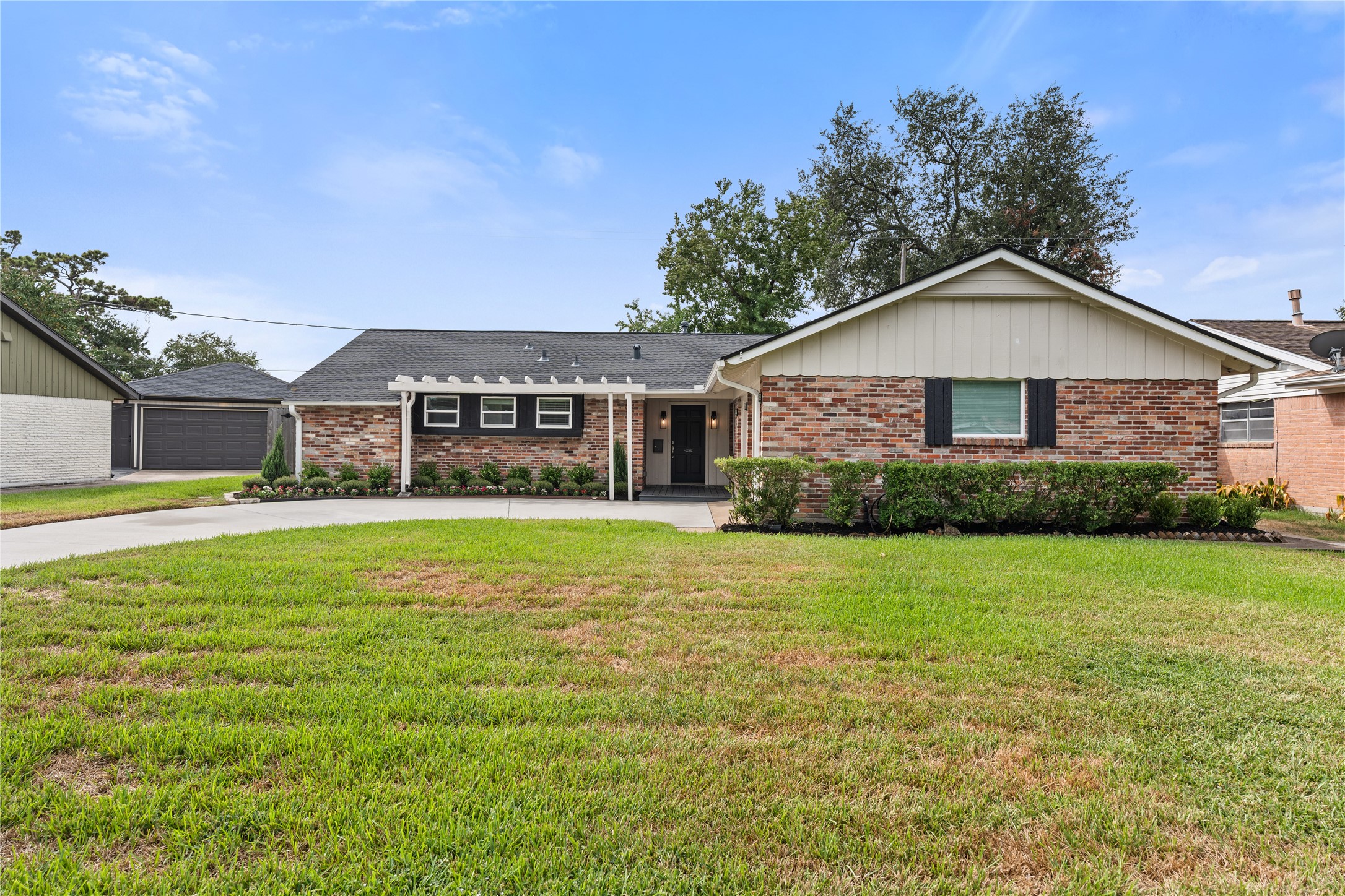 2302 Willowby Drive Property Photo 1