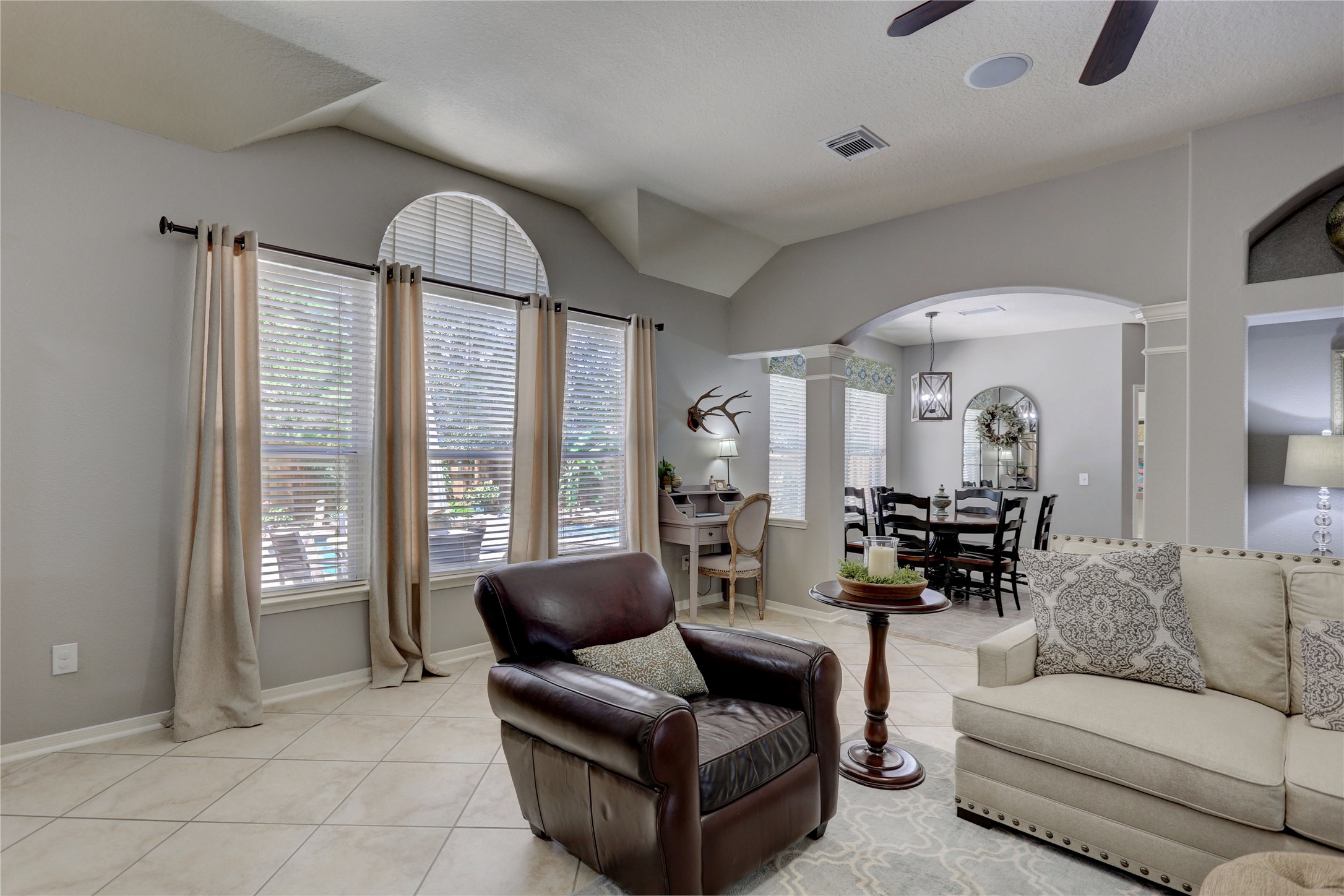 19 S Linton Ridge Circle Property Photo 6