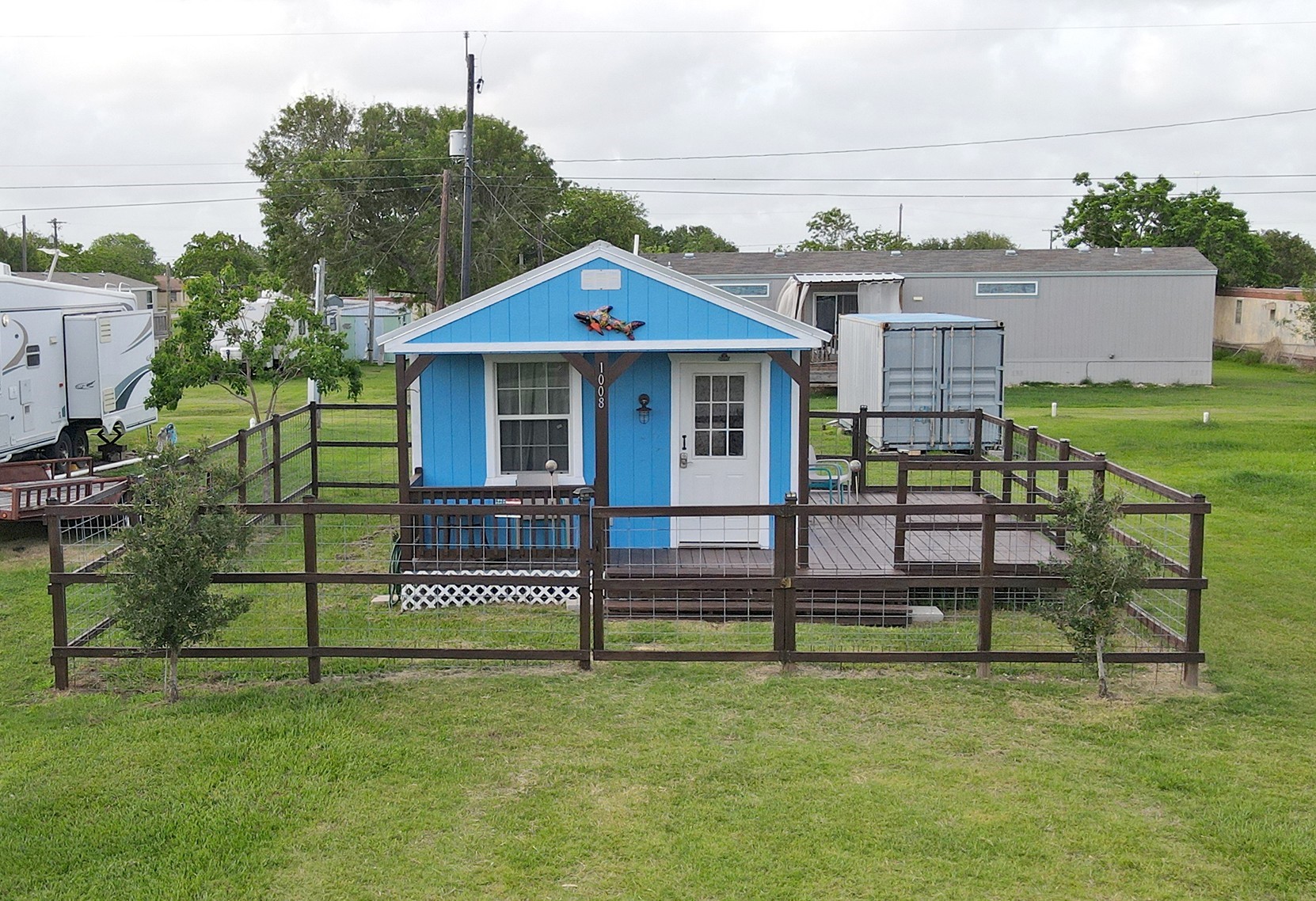 1008 W Dallas Avenue Property Photo 1