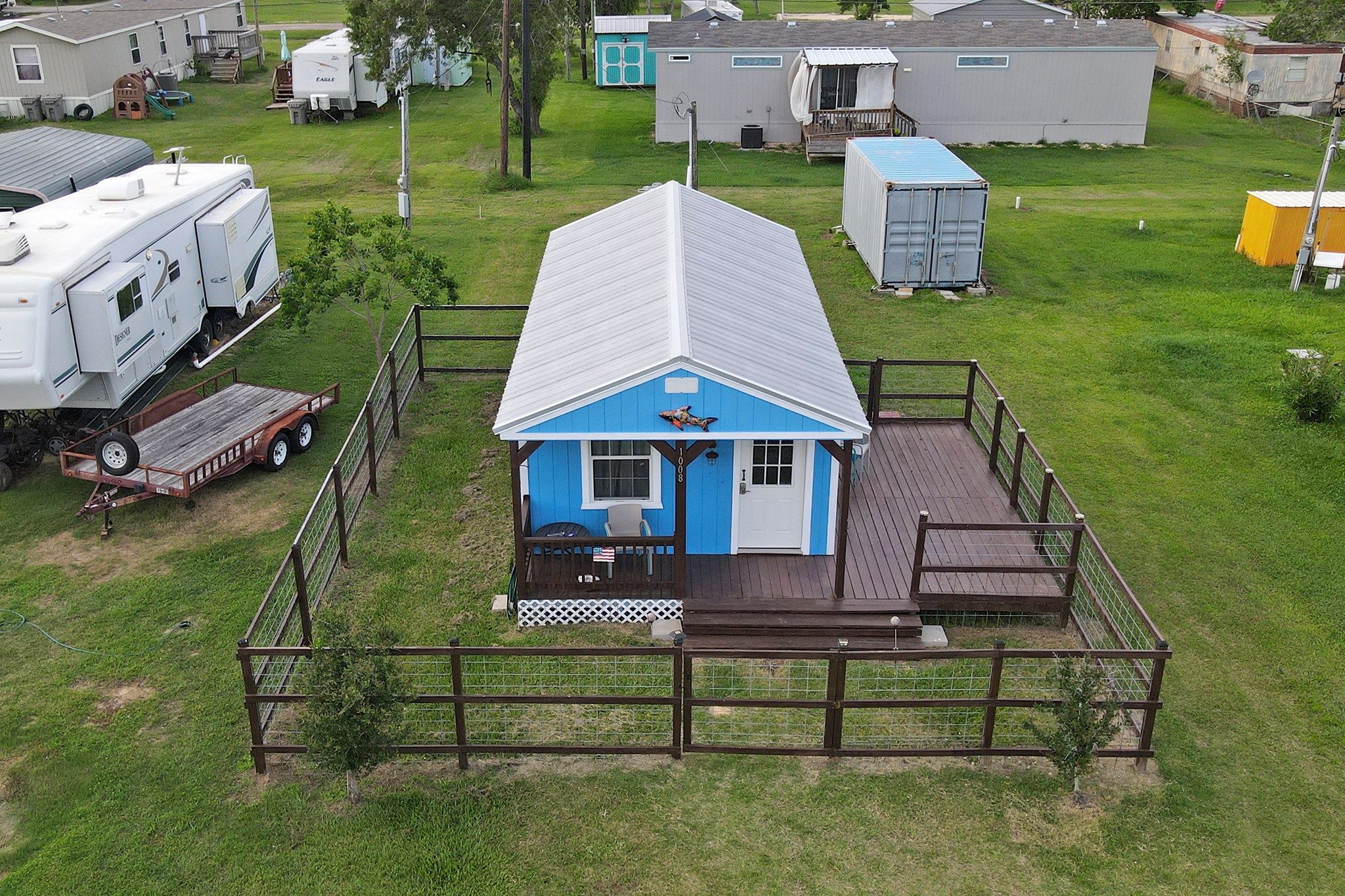 1008 W Dallas Avenue Property Photo 2