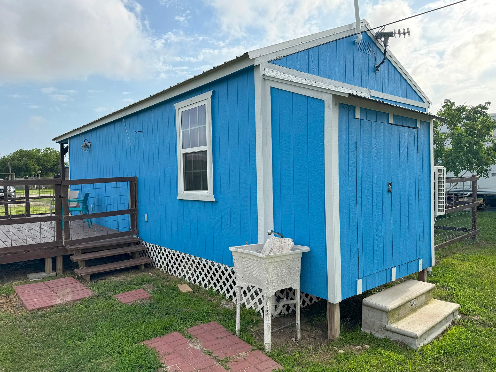 1008 W Dallas Avenue Property Photo 8