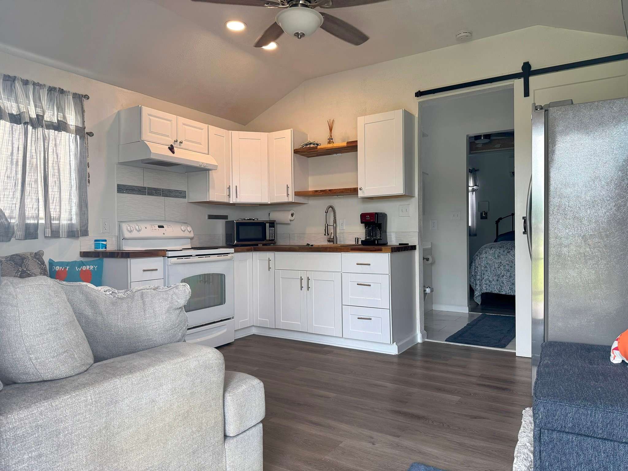 1008 W Dallas Avenue Property Photo 11