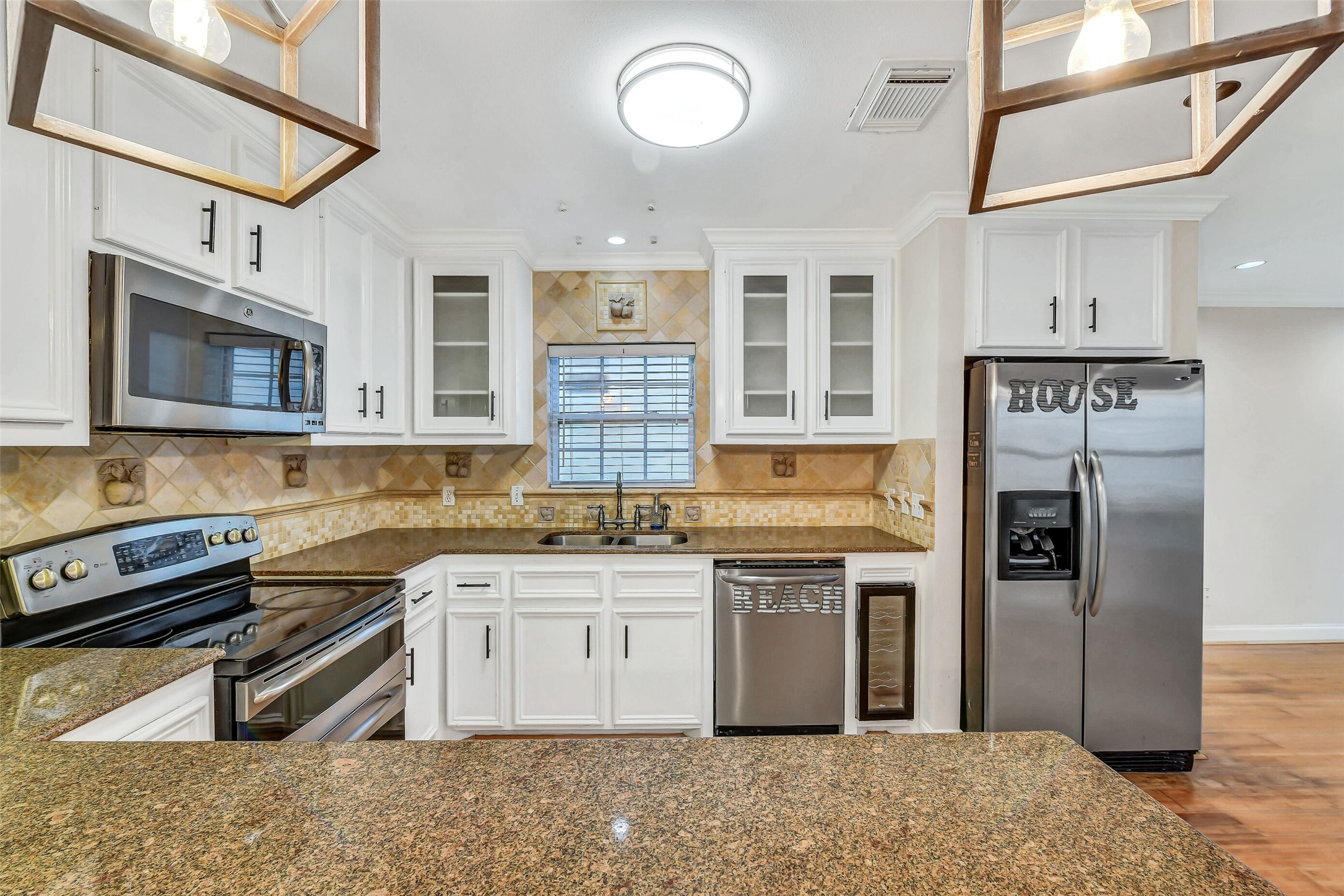 1110 64th Street Property Photo 3
