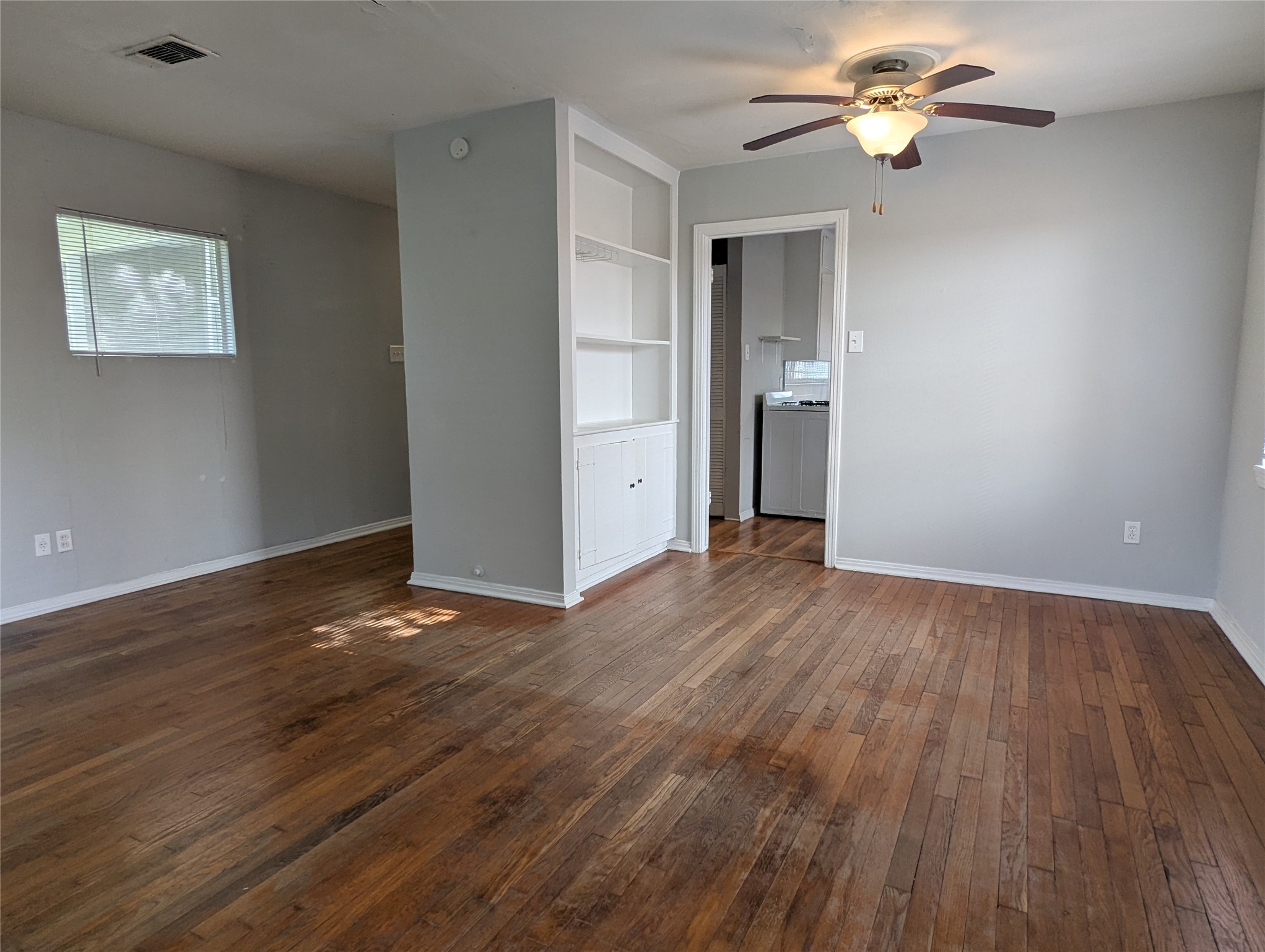322 W 27th Street Property Photo 3