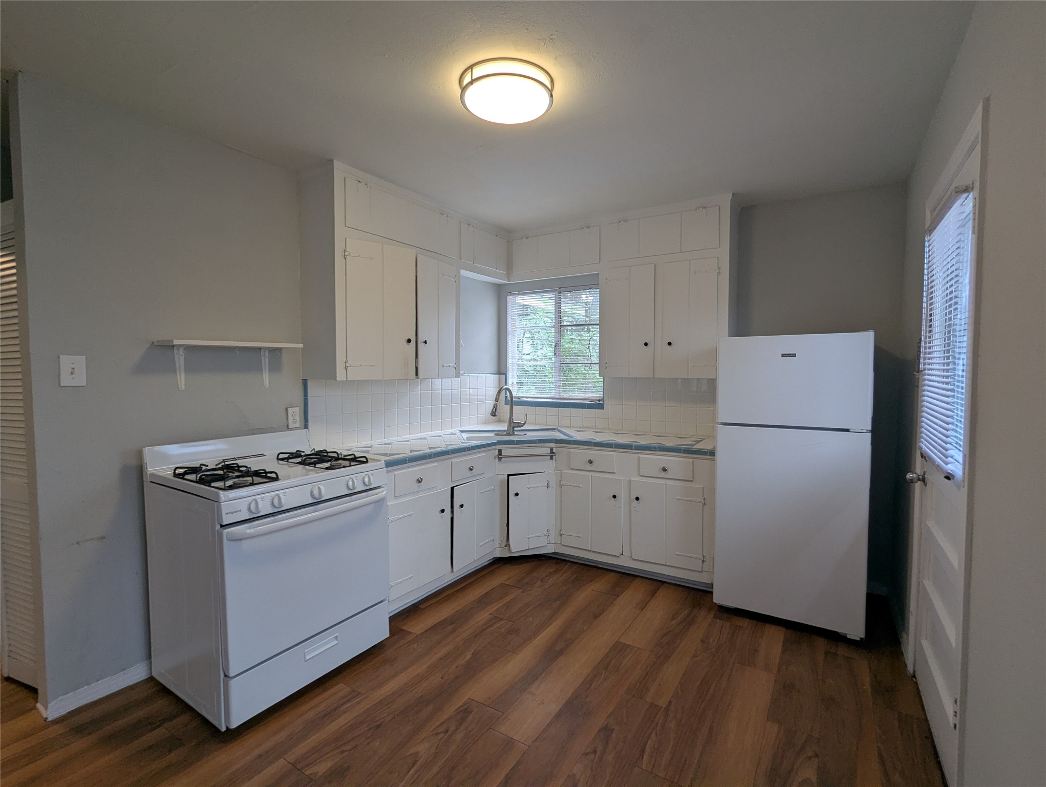 322 W 27th Street Property Photo 4