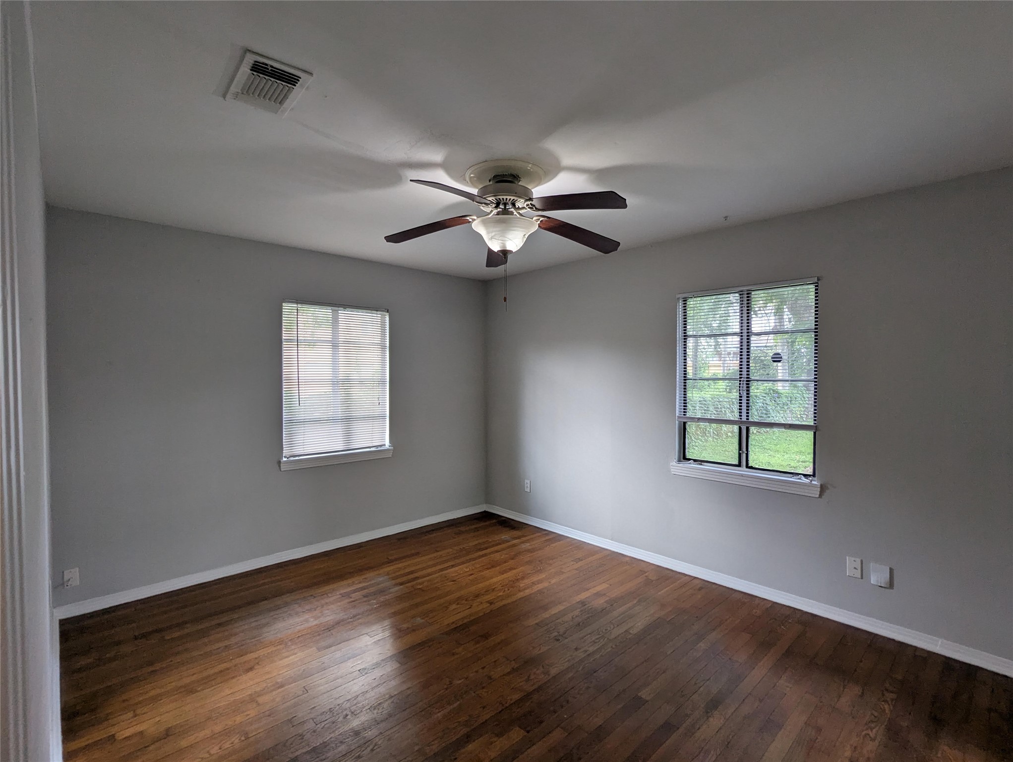 322 W 27th Street Property Photo 6