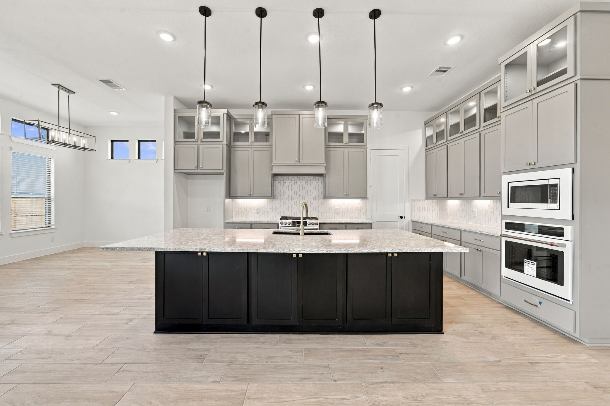 12055 Lake View Boulevard Property Photo 4