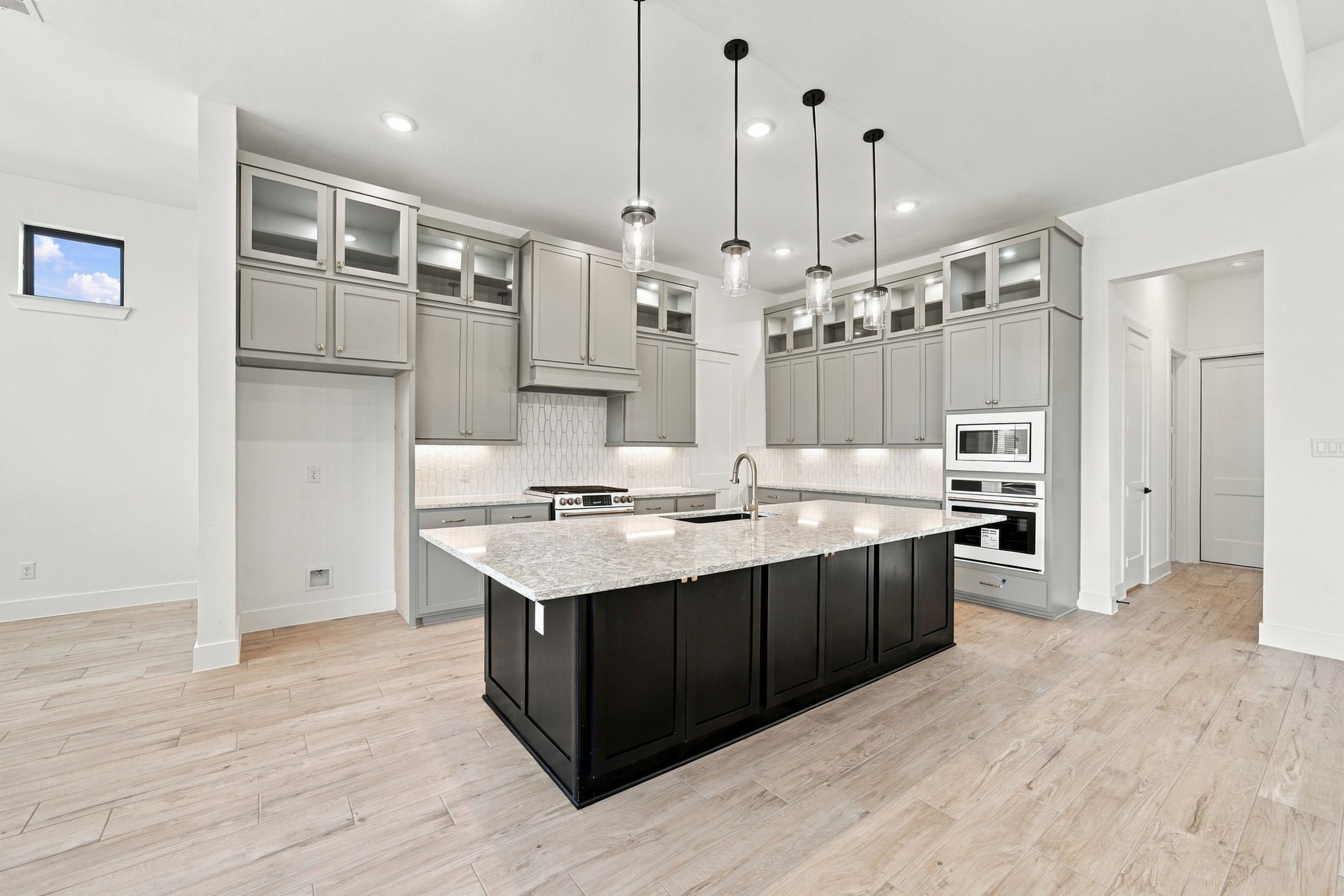 12055 Lake View Boulevard Property Photo 6