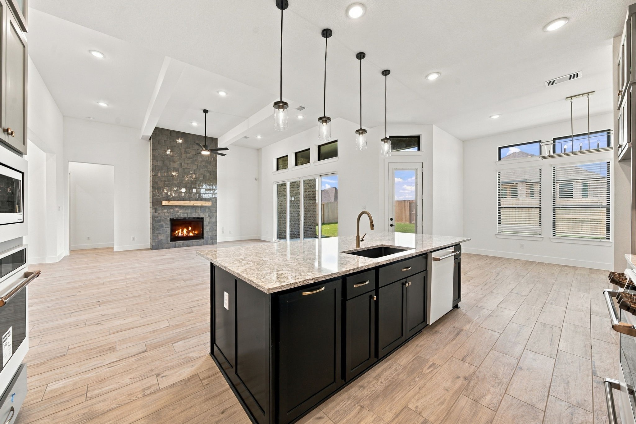 12055 Lake View Boulevard Property Photo 7