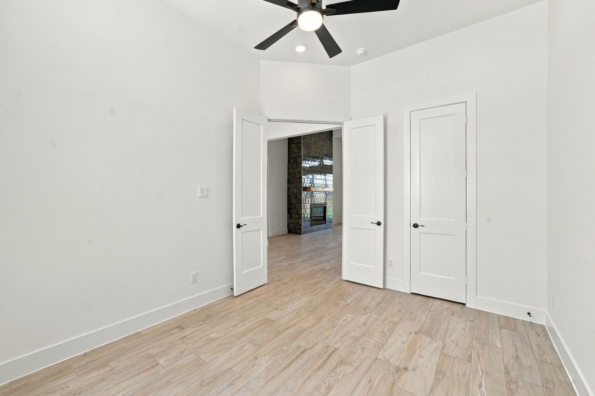 12055 Lake View Boulevard Property Photo 13