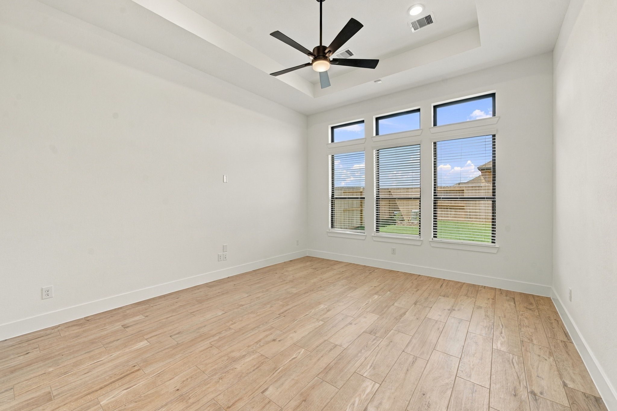 12055 Lake View Boulevard Property Photo 15