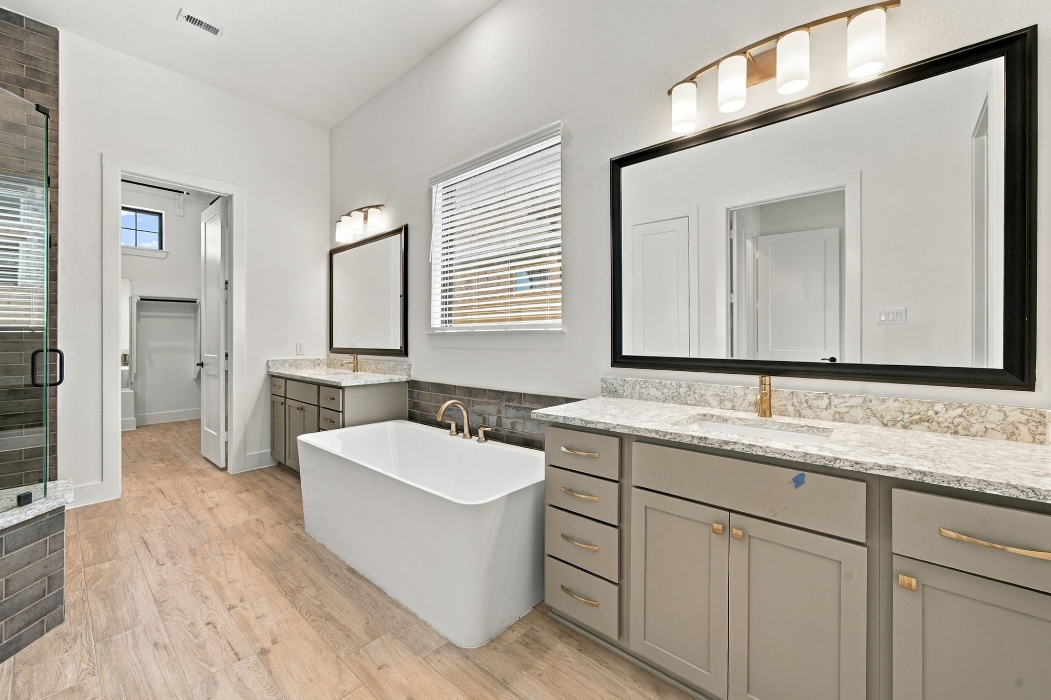 12055 Lake View Boulevard Property Photo 17