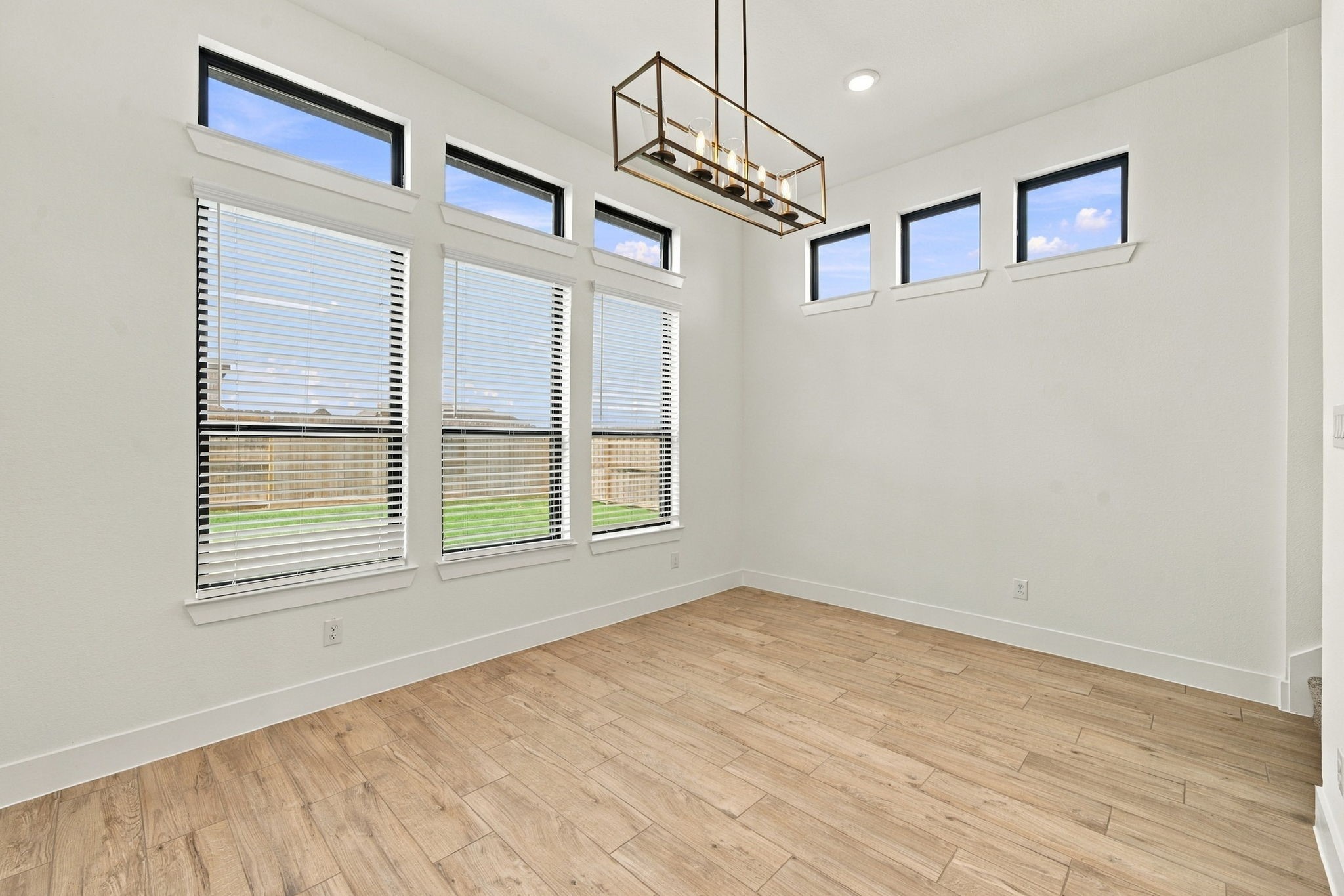 12055 Lake View Boulevard Property Photo 22