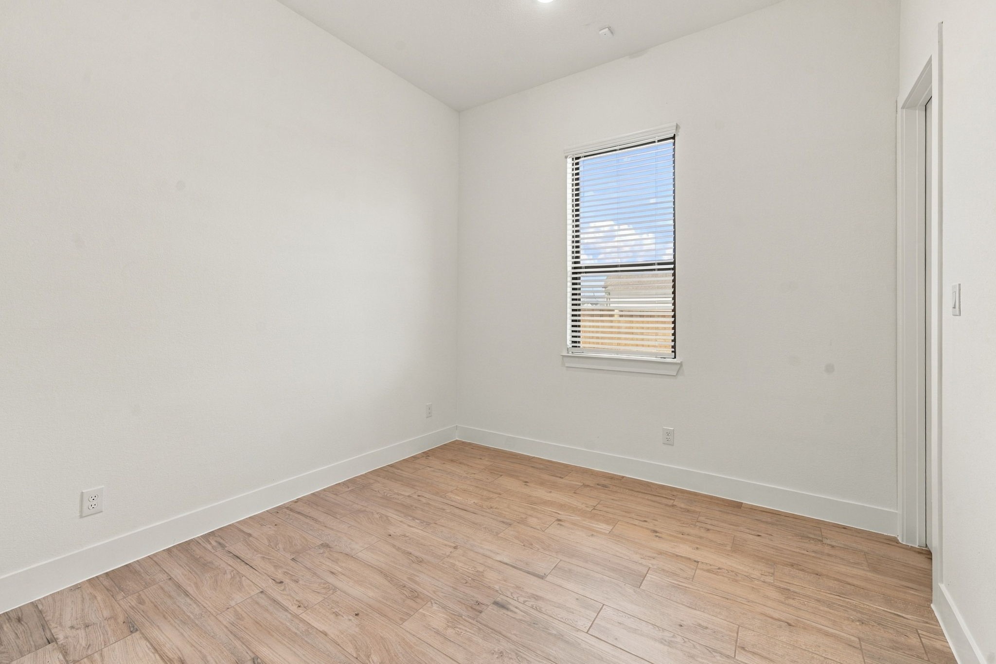 12055 Lake View Boulevard Property Photo 23