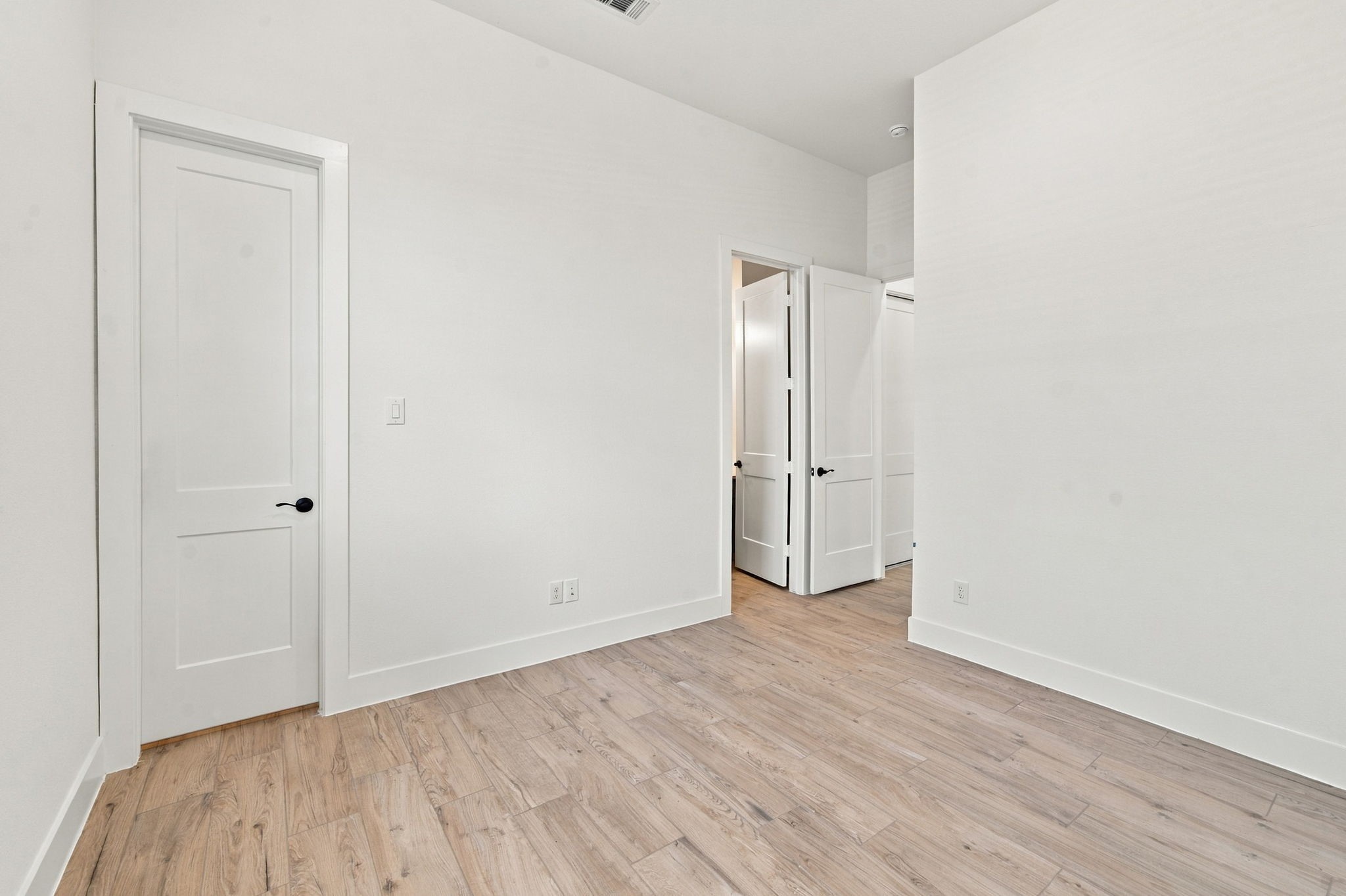 12055 Lake View Boulevard Property Photo 24