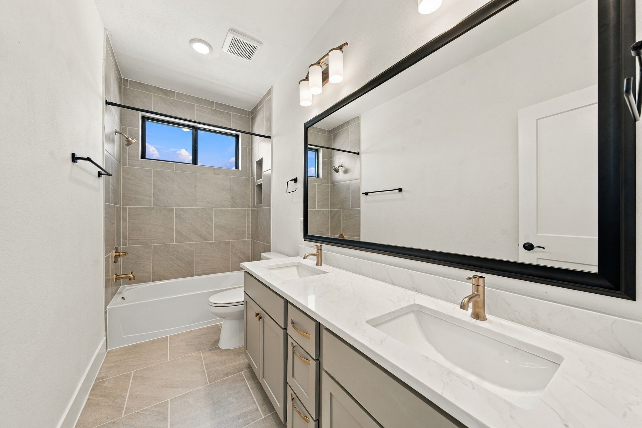 12055 Lake View Boulevard Property Photo 25