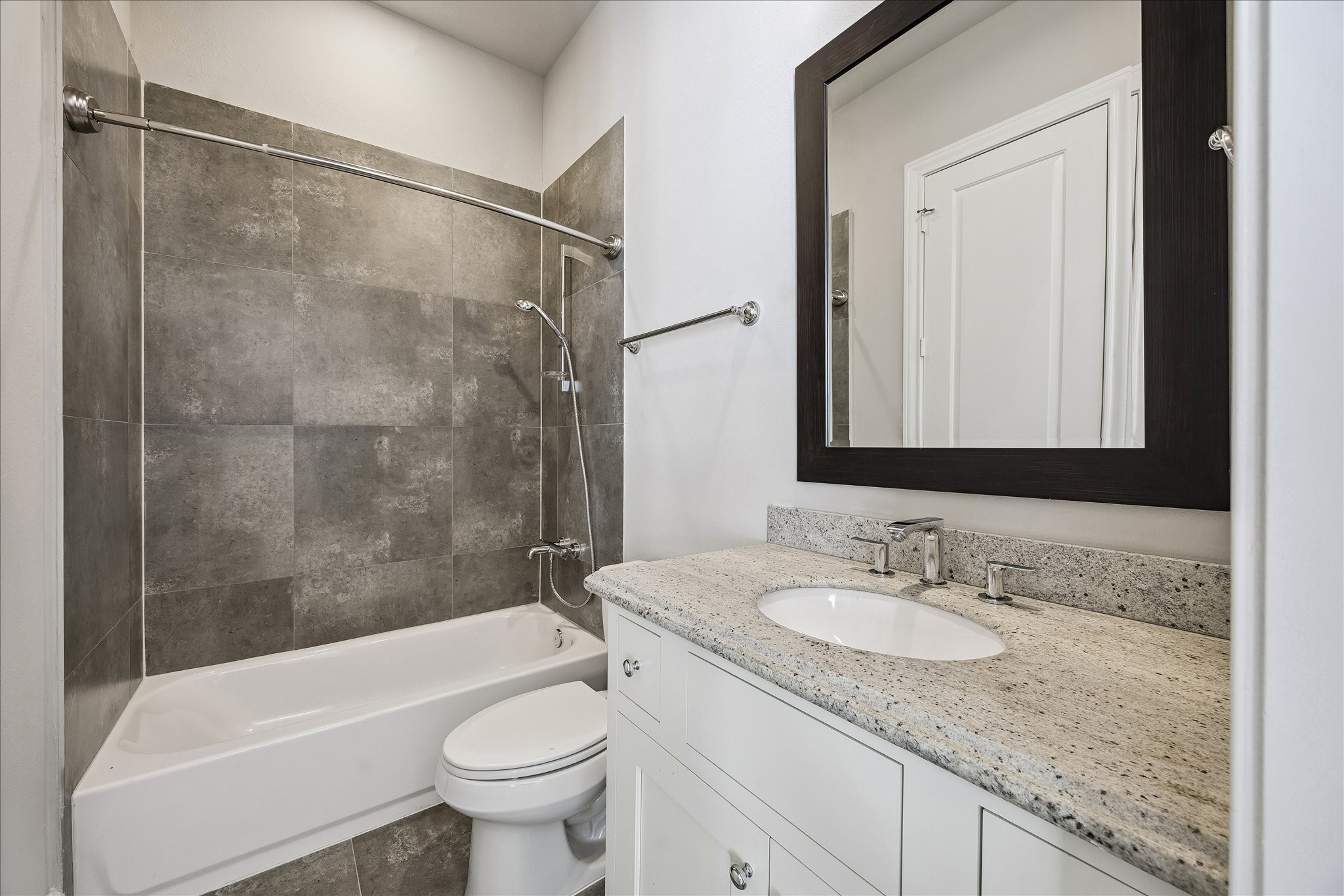 238 E 28th Street Property Photo 5