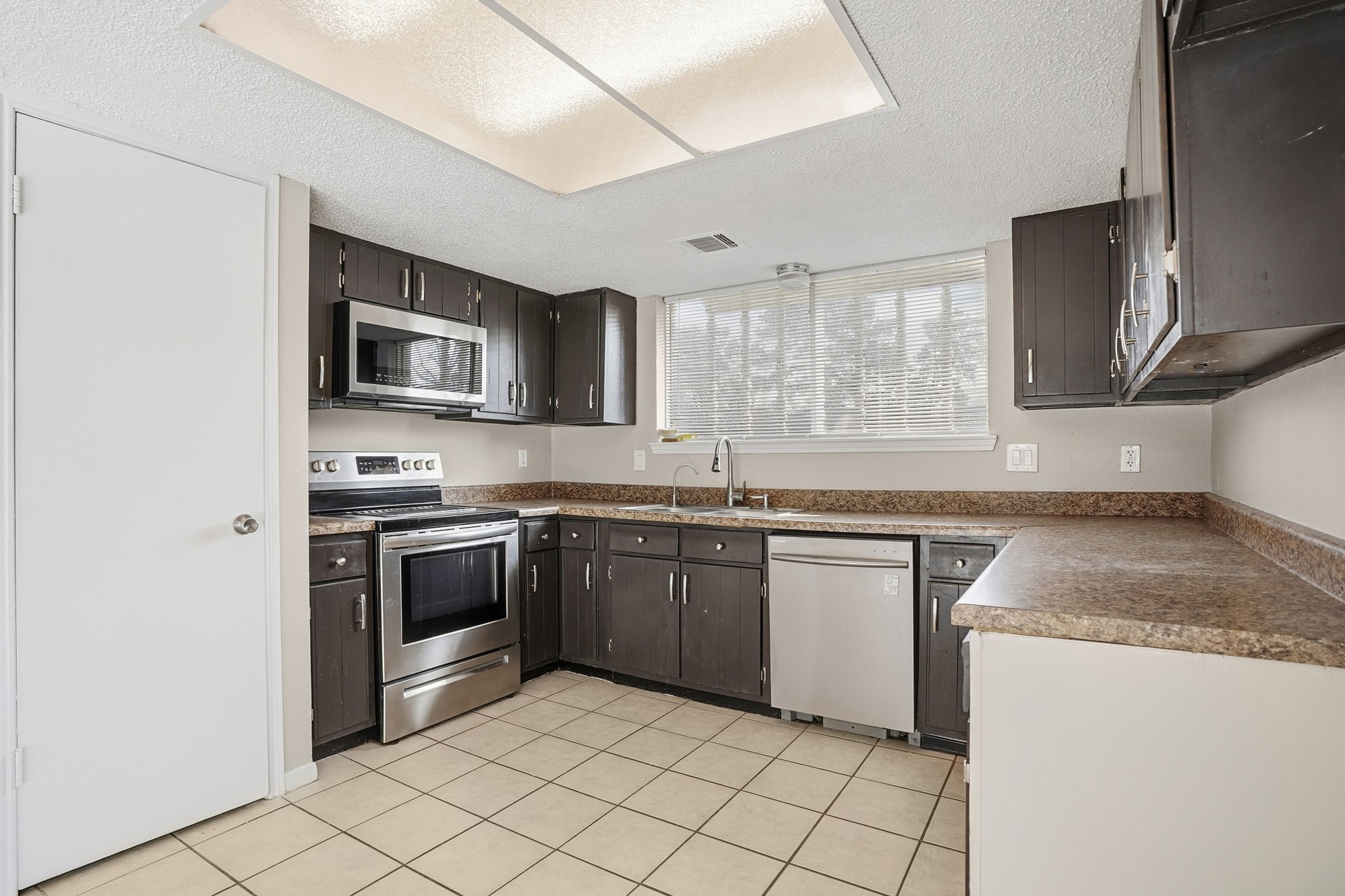 17603 Crestline Road Property Photo 6