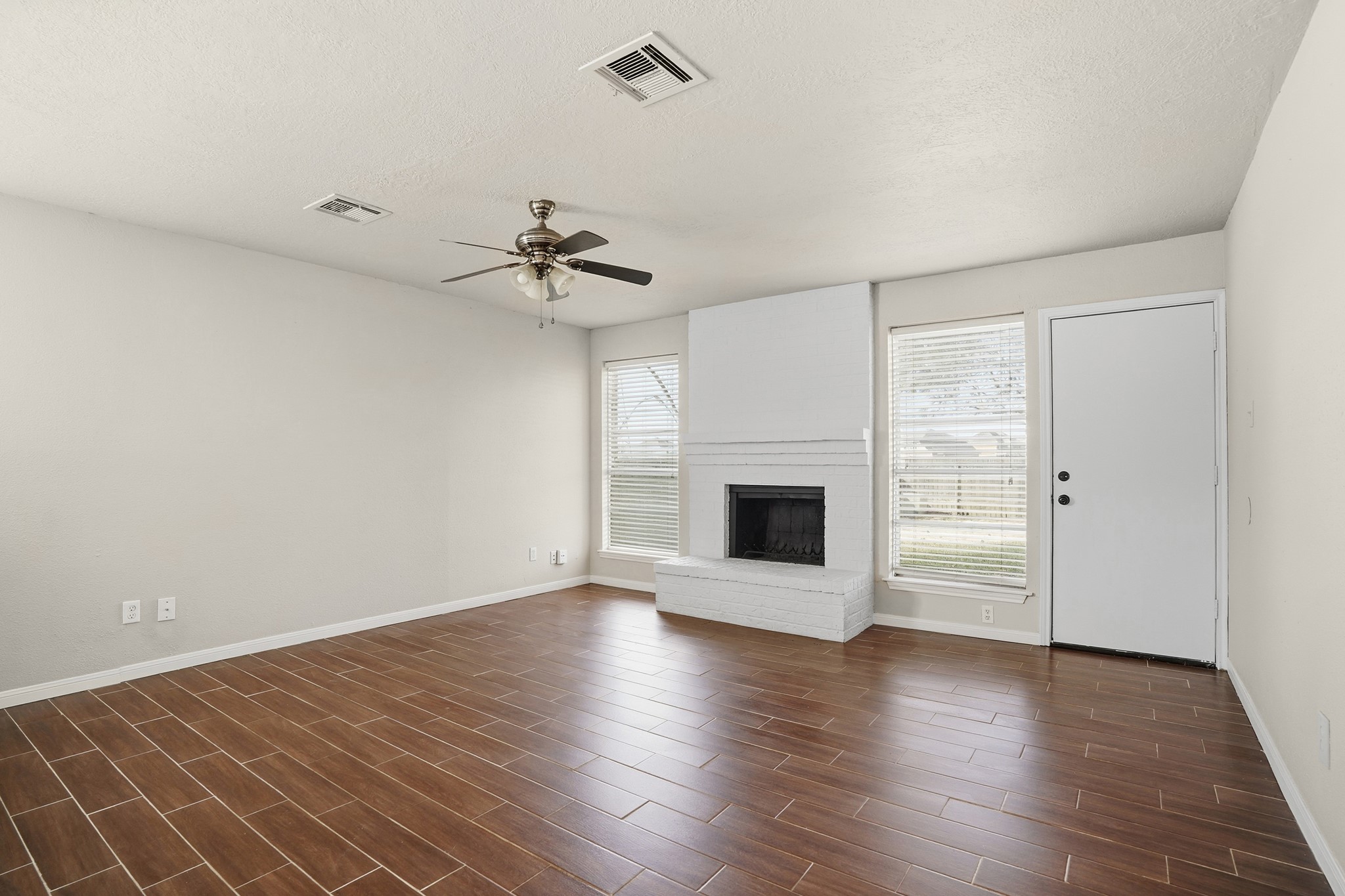 17603 Crestline Road Property Photo 8