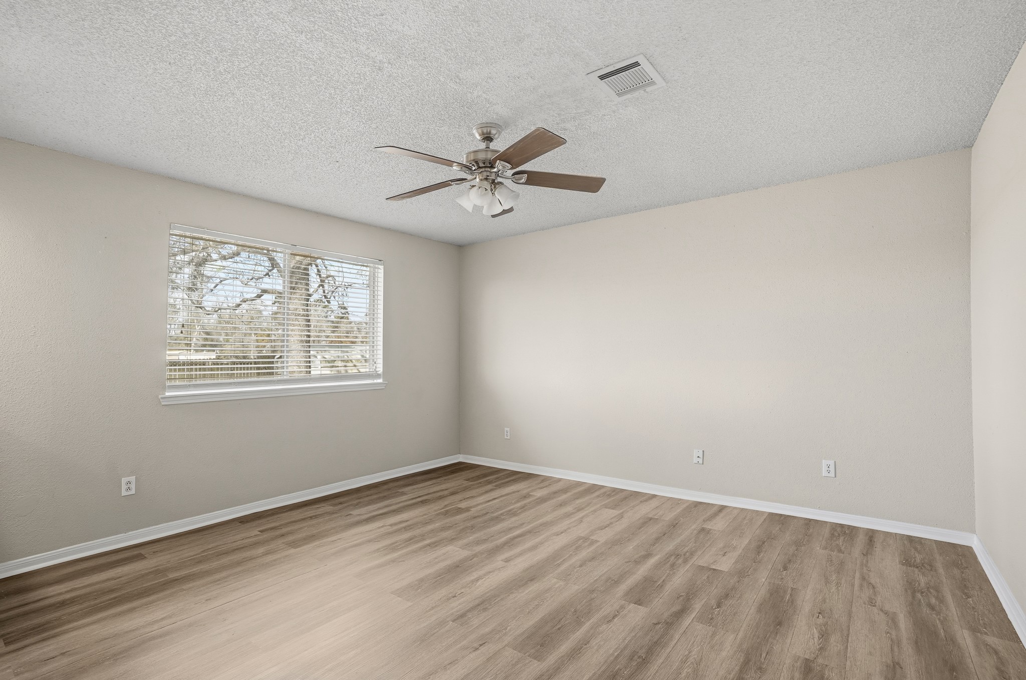 17603 Crestline Road Property Photo 11