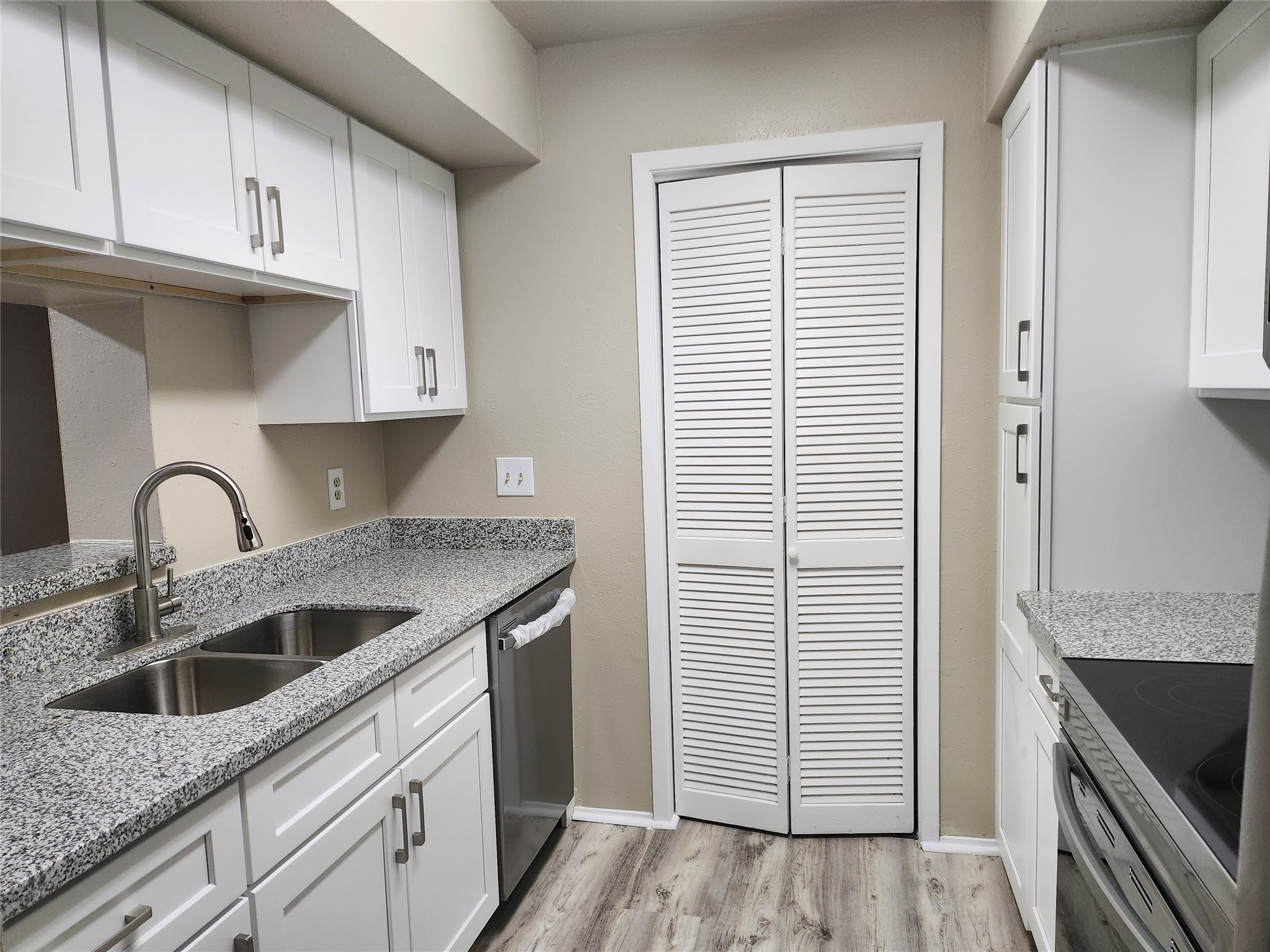 6602 Harbor Town Drive 408 Property Photo 11