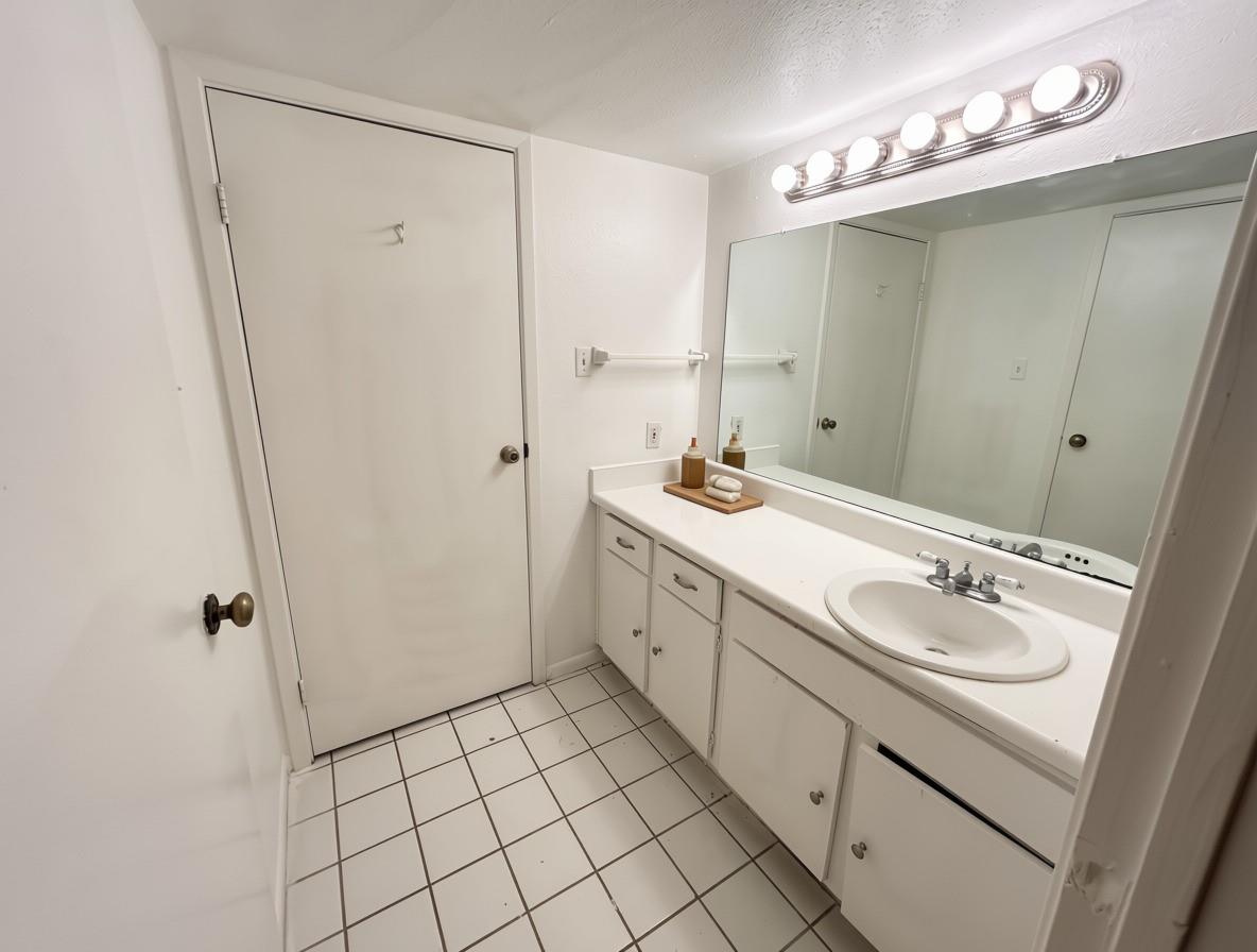 3015 Walnut Bend Ln Apt 26 Property Photo 12