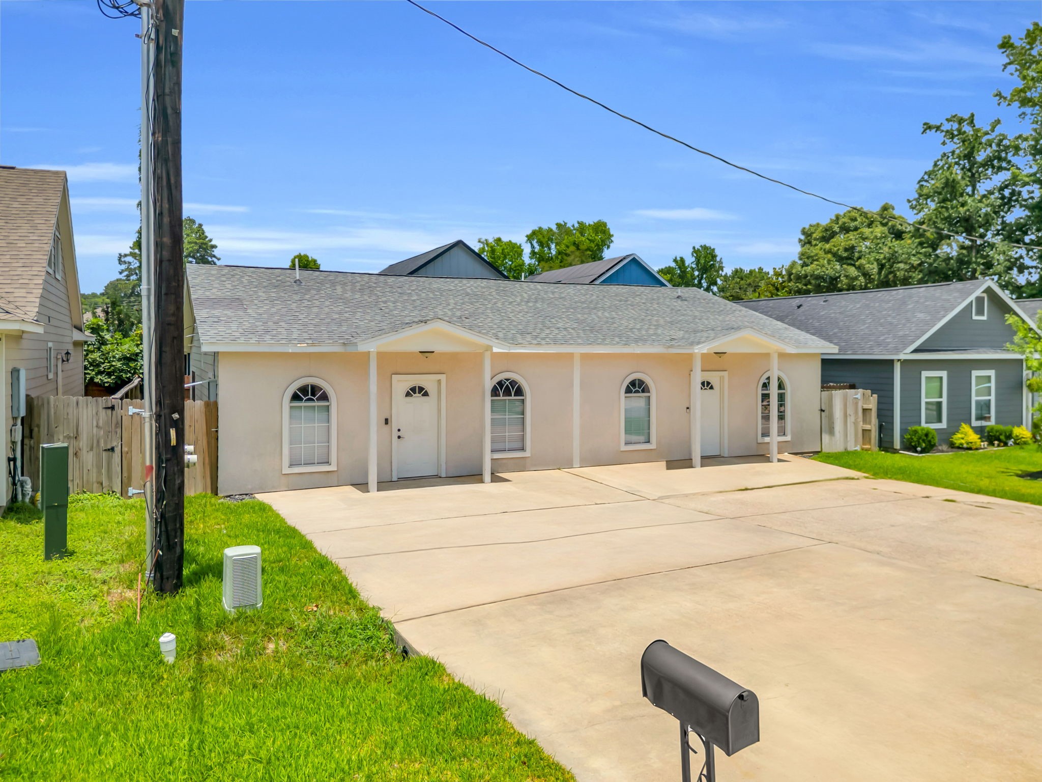 16872 Kempwood Property Photo 2