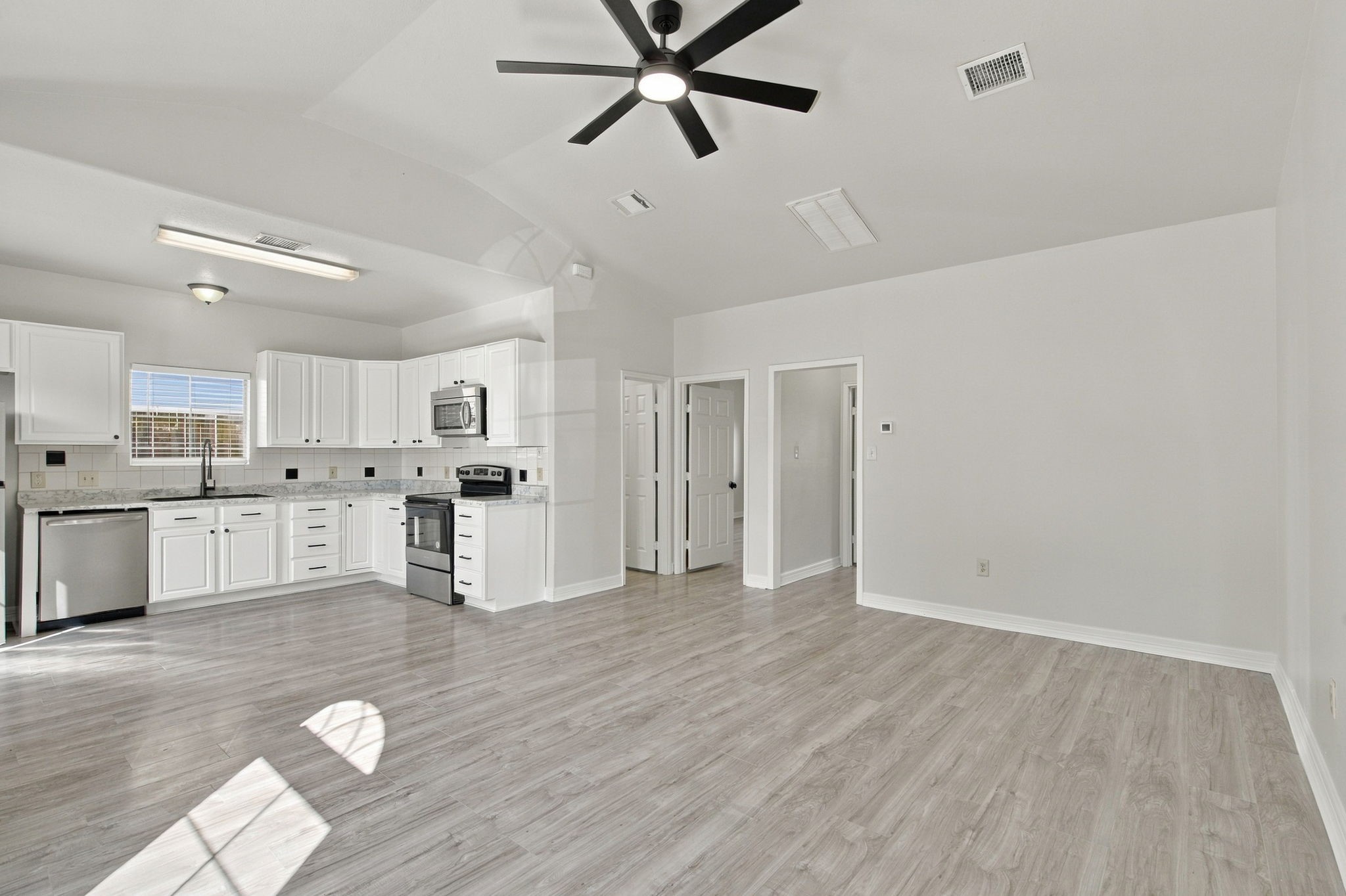 16872 Kempwood Property Photo 4