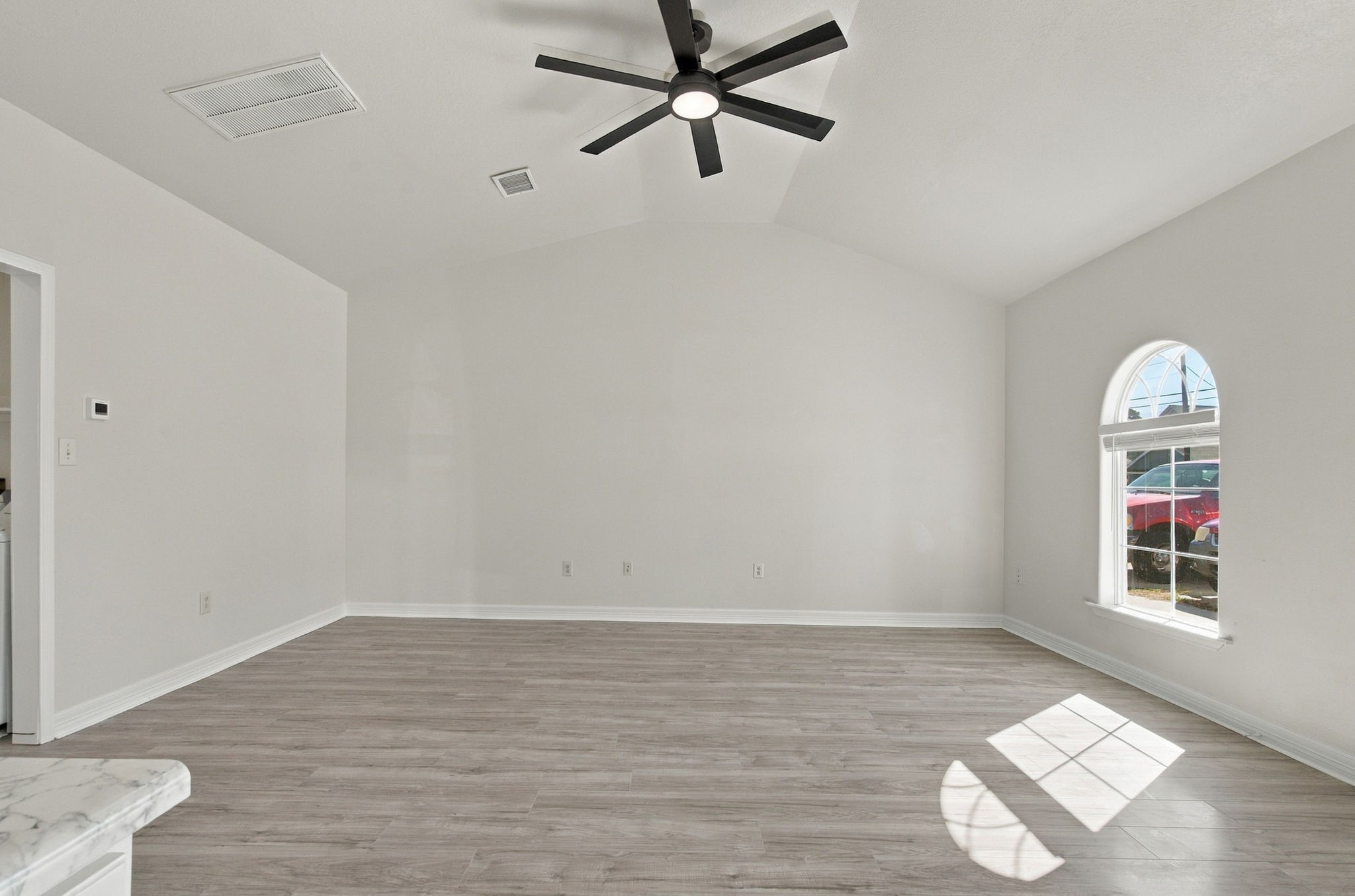16872 Kempwood Property Photo 9