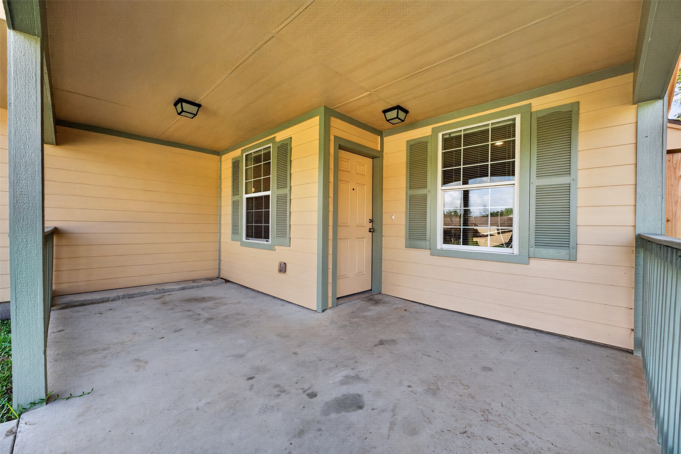 1122 Cedar Creek Drive Property Photo 3