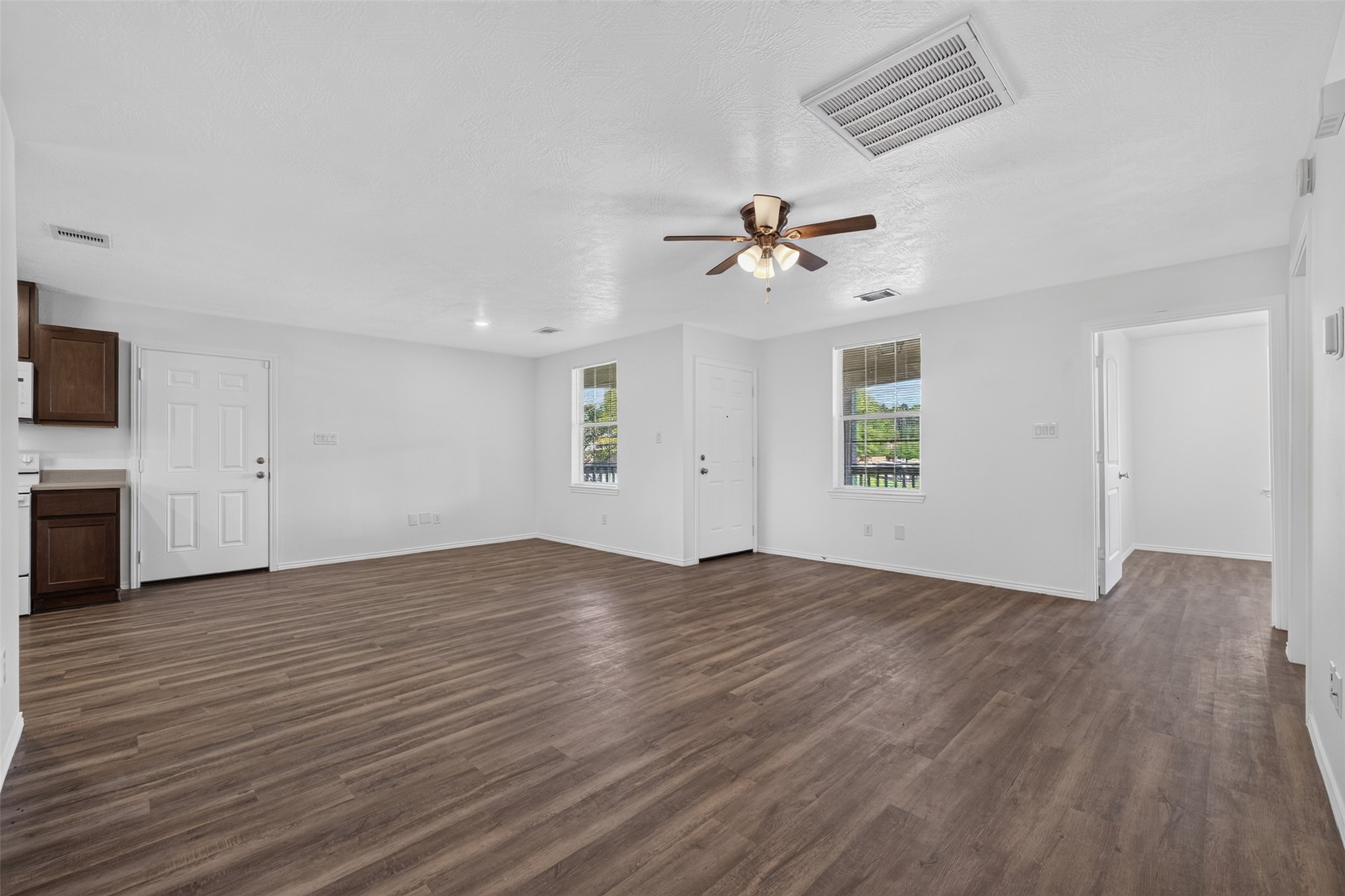1122 Cedar Creek Drive Property Photo 5
