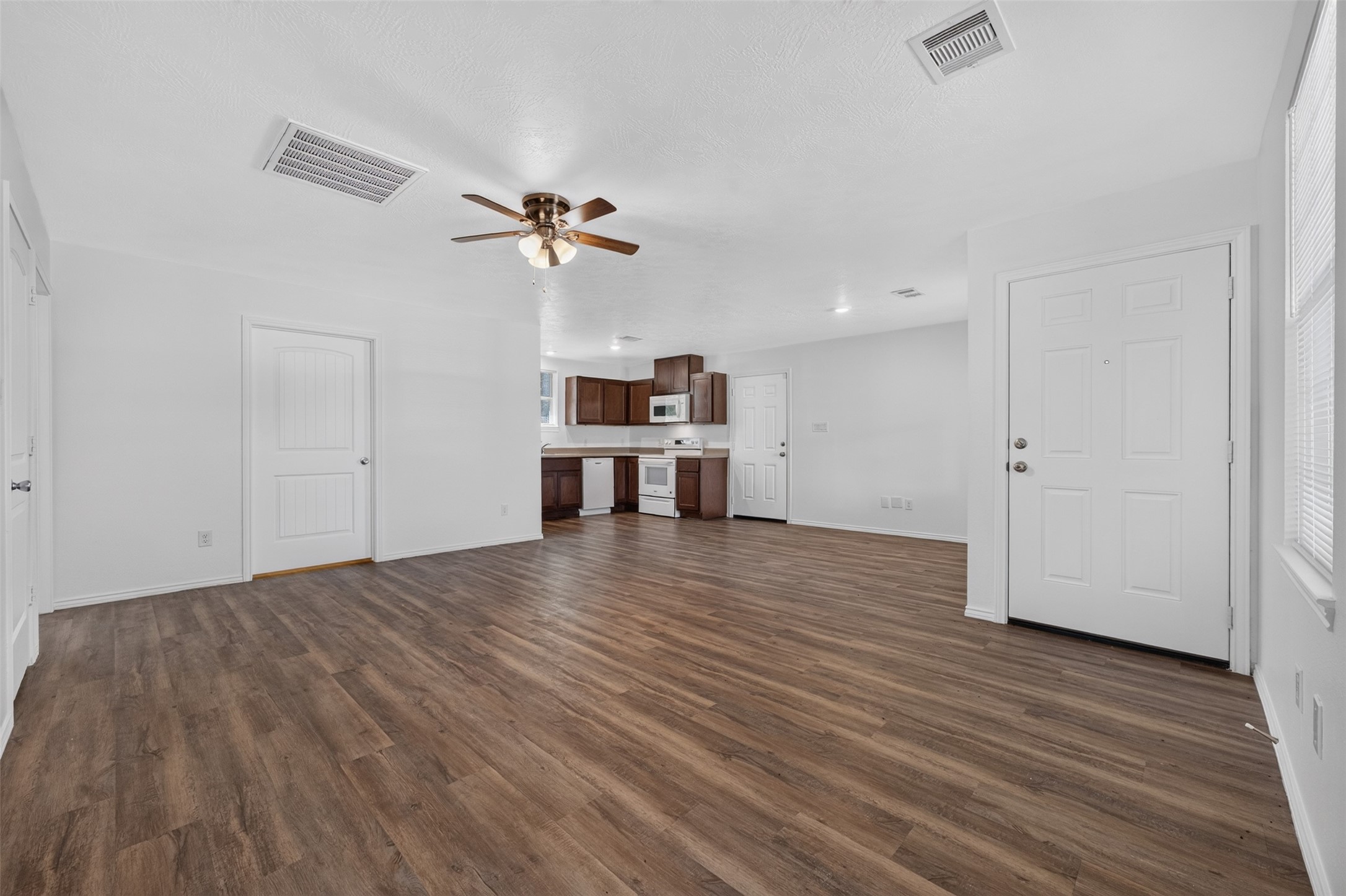 1122 Cedar Creek Drive Property Photo 6