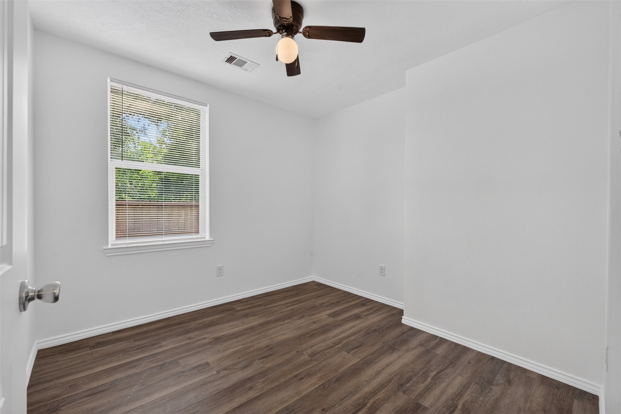 1122 Cedar Creek Drive Property Photo 14