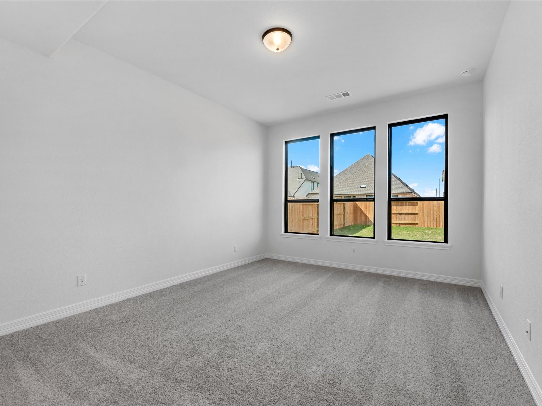 14802 Mission Avenue Property Photo 5