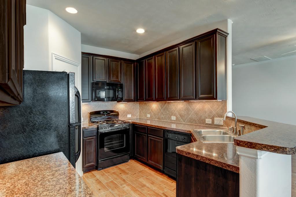 5016 Fjord Court Property Photo 7