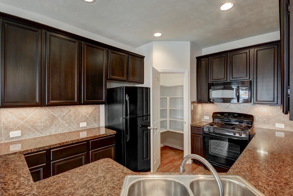 5016 Fjord Court Property Photo 9