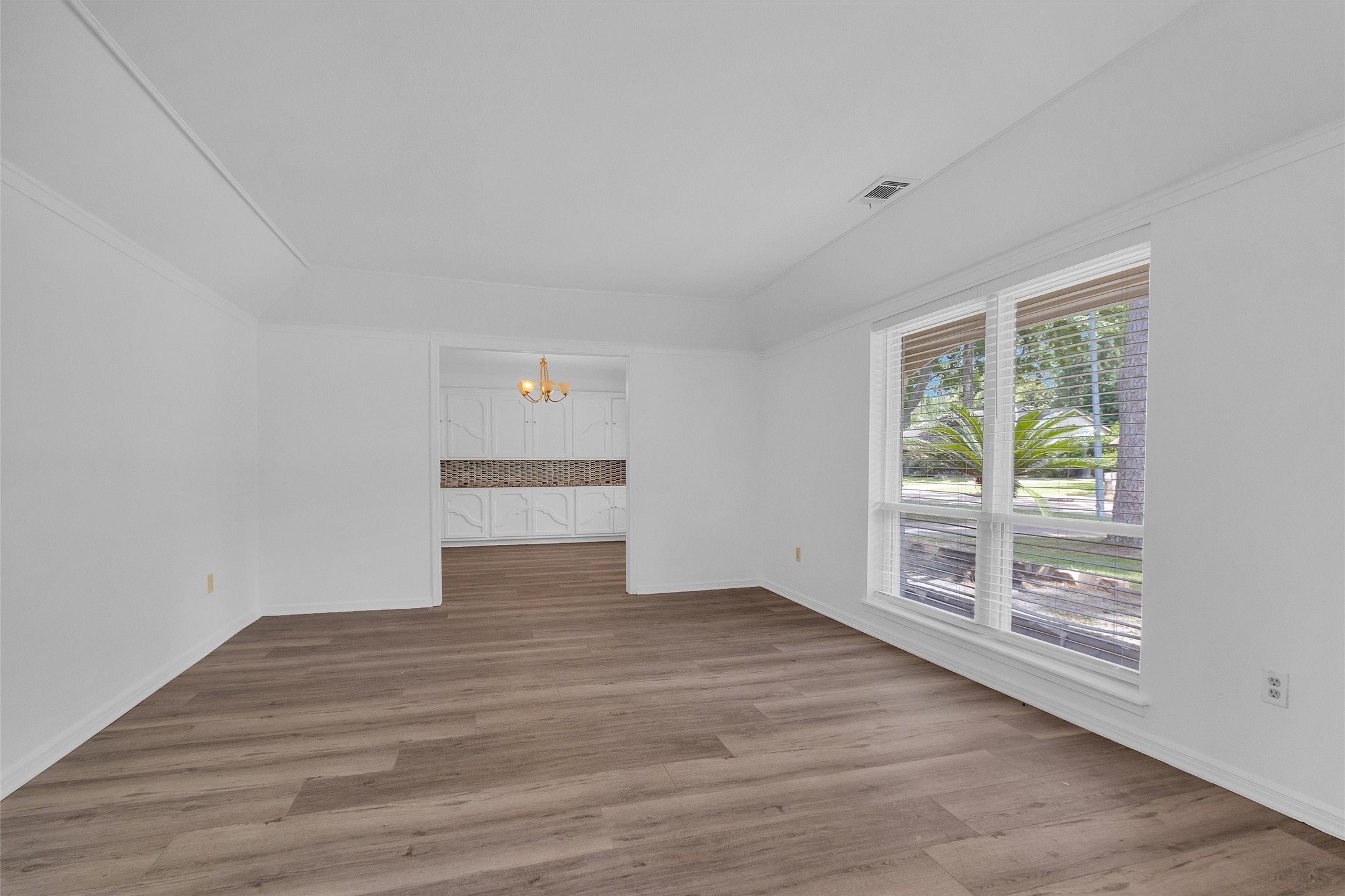 1122 Rhine Lane Property Photo 5