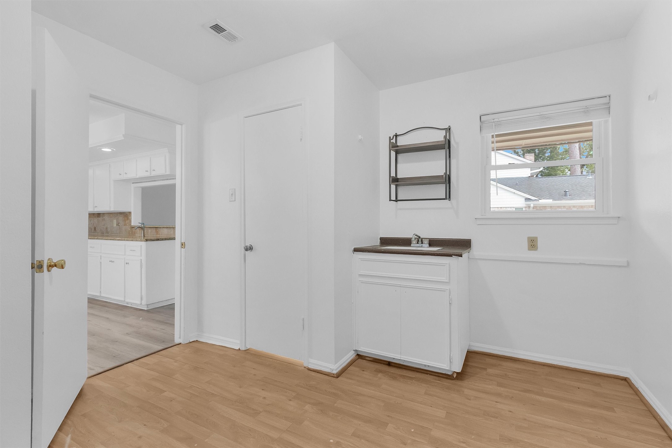 1122 Rhine Lane Property Photo 15
