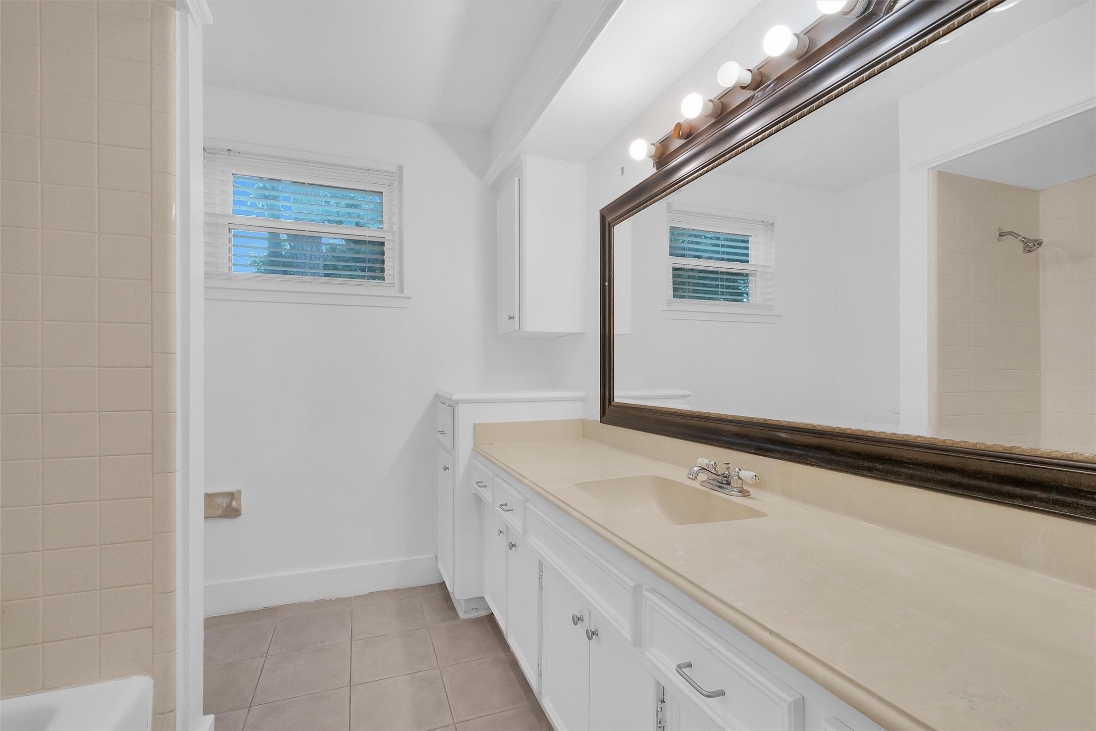 1122 Rhine Lane Property Photo 25