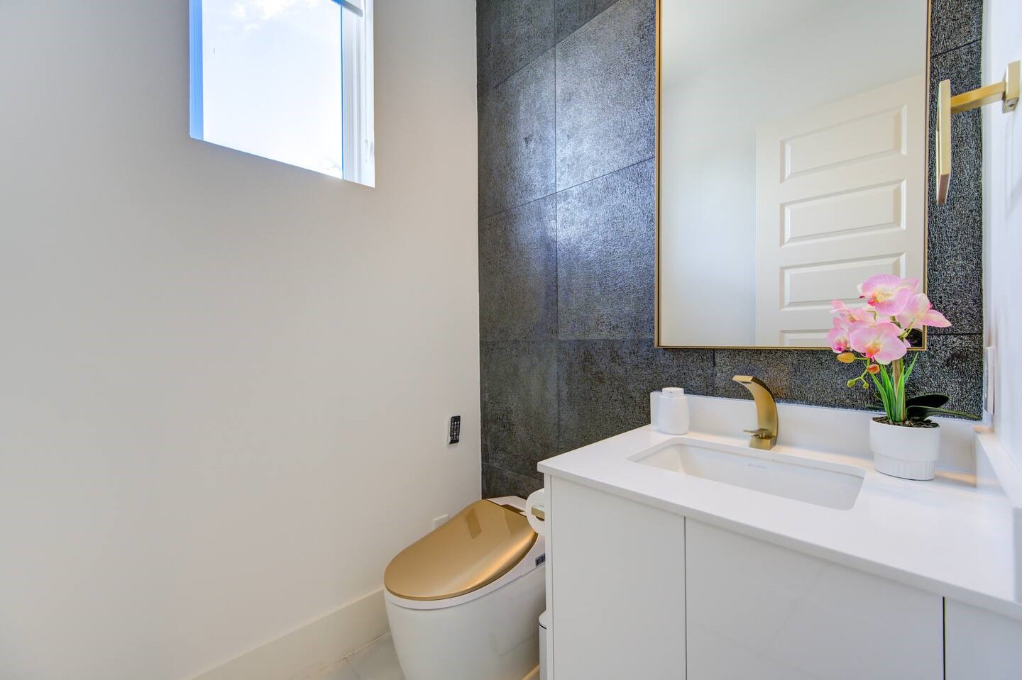 5702 Fairdale Ln C Property Photo 22